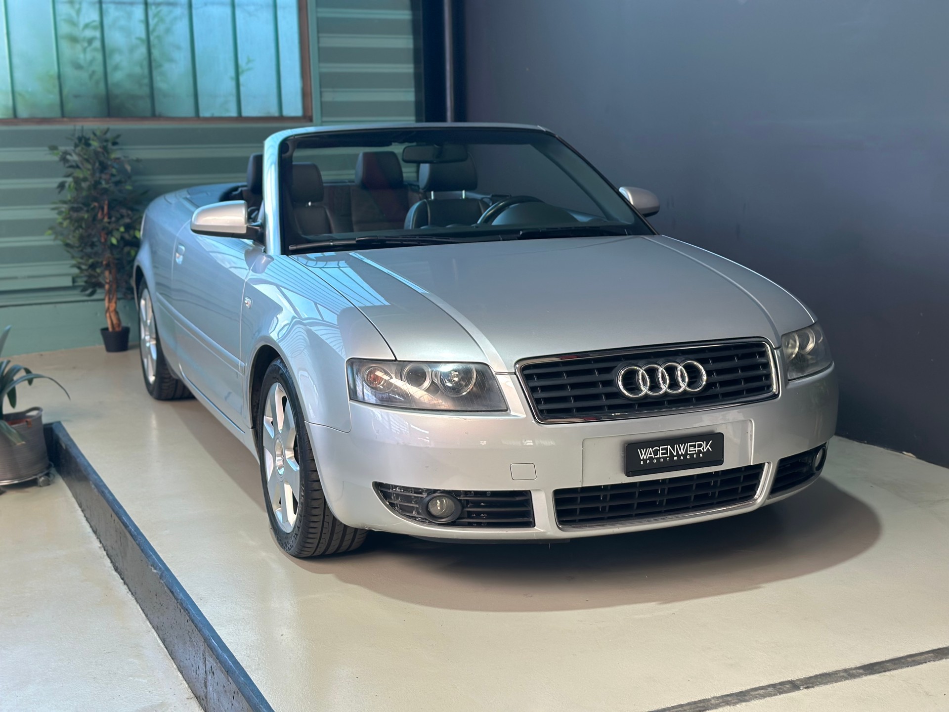 AUDI A4 Cabriolet 2.4 V6-image-1