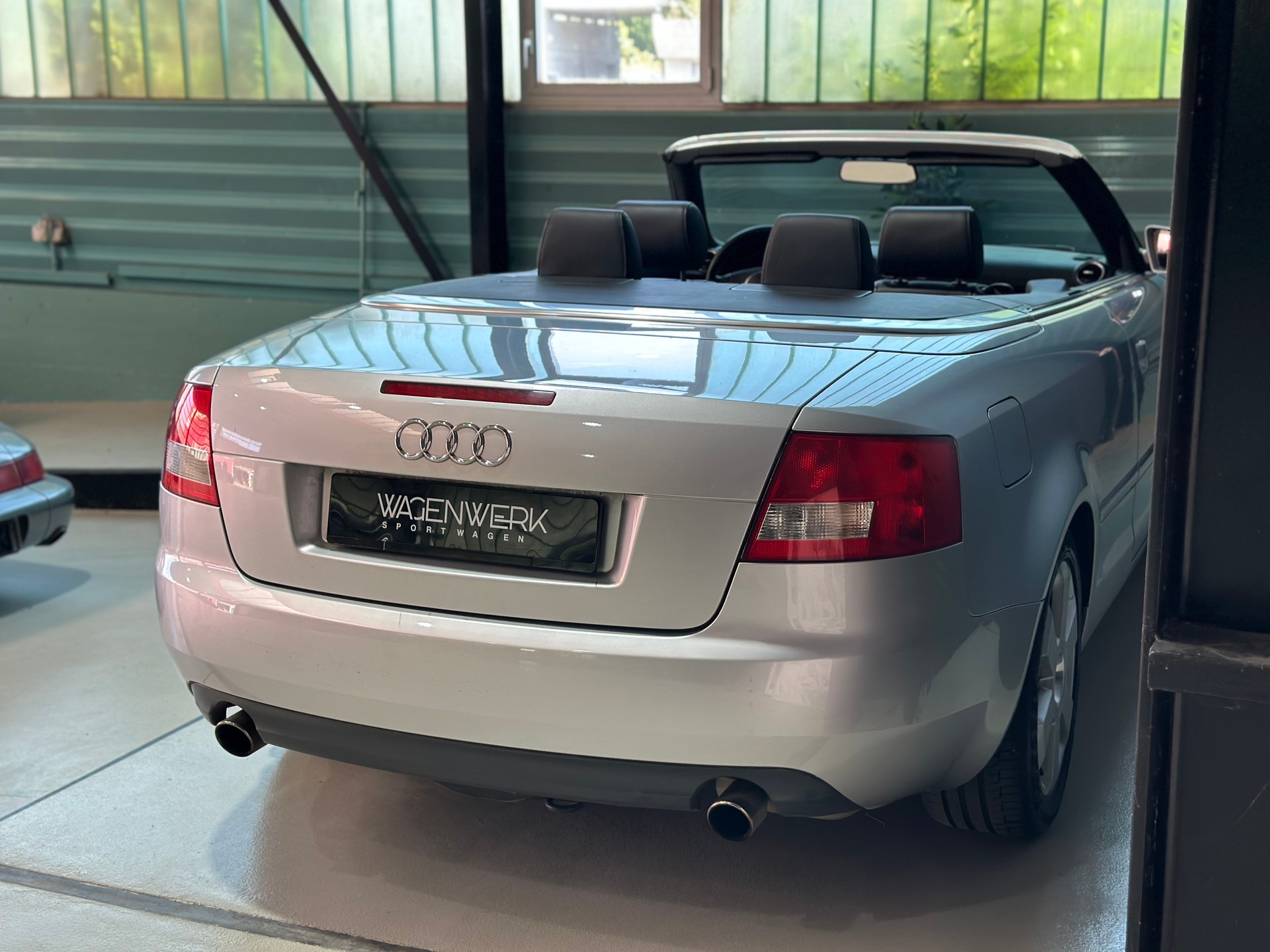 AUDI A4 Cabriolet 2.4 V6-image-9
