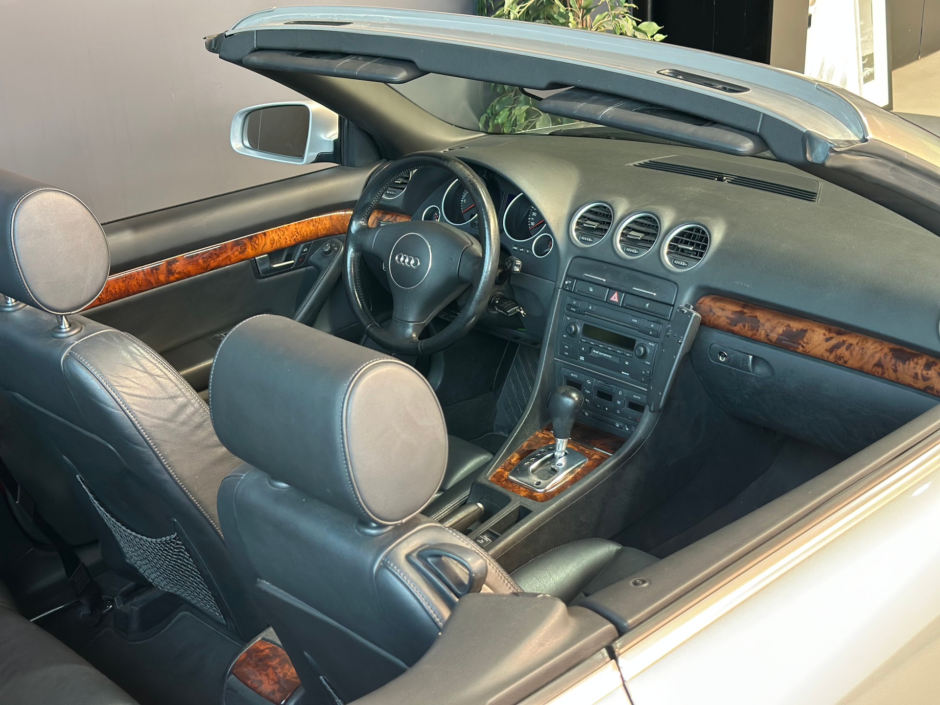 AUDI A4 Cabriolet 2.4 V6-image-15
