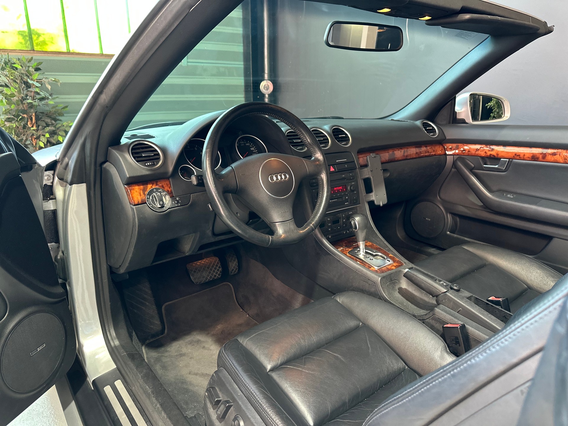 AUDI A4 Cabriolet 2.4 V6-image-14