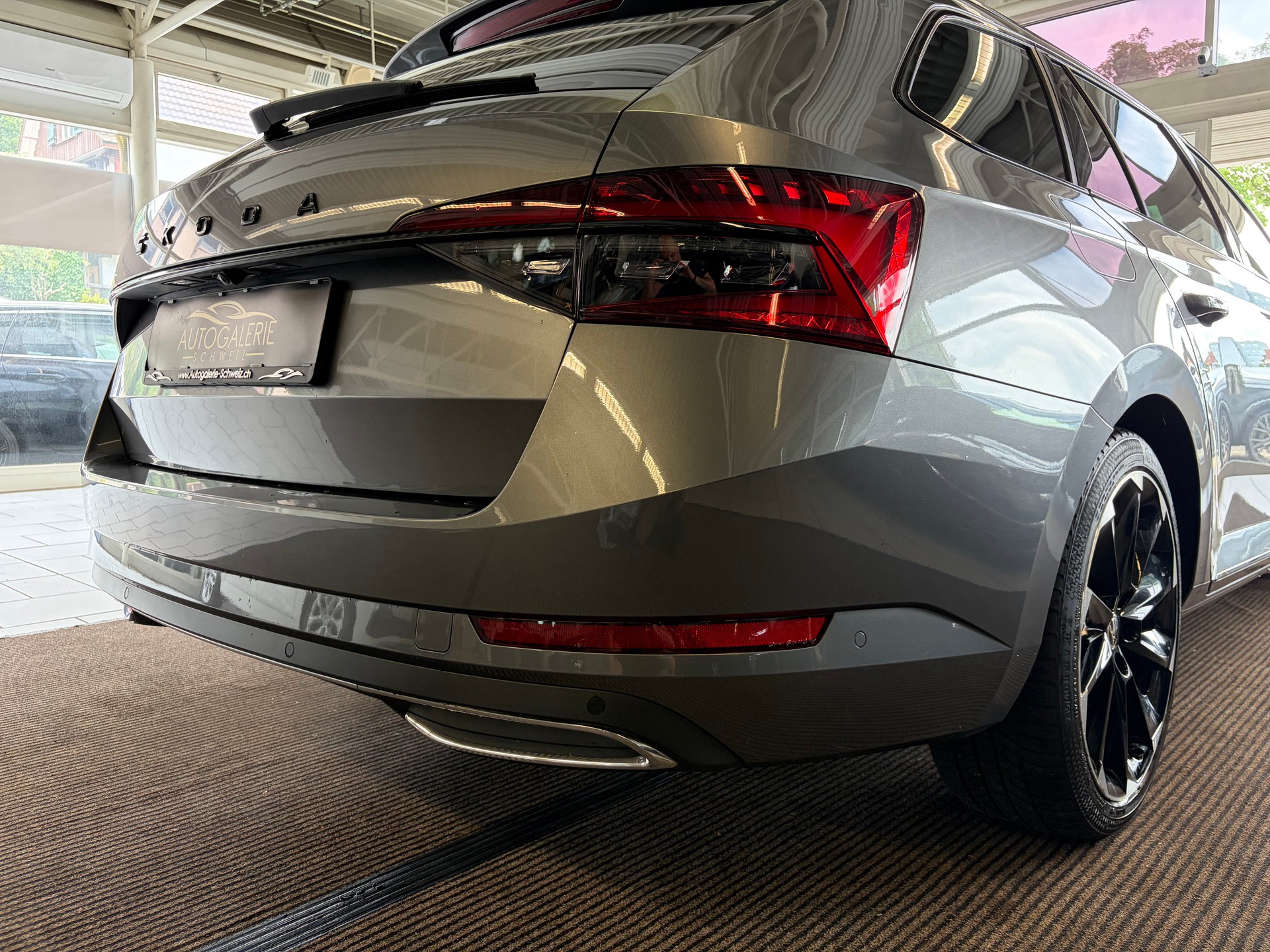SKODA Superb Combi 2.0 TDi SportLine 4x4 DSG | CH Fzg. | AHK schwenkbar | DCC | Area View | 19" |-image-29