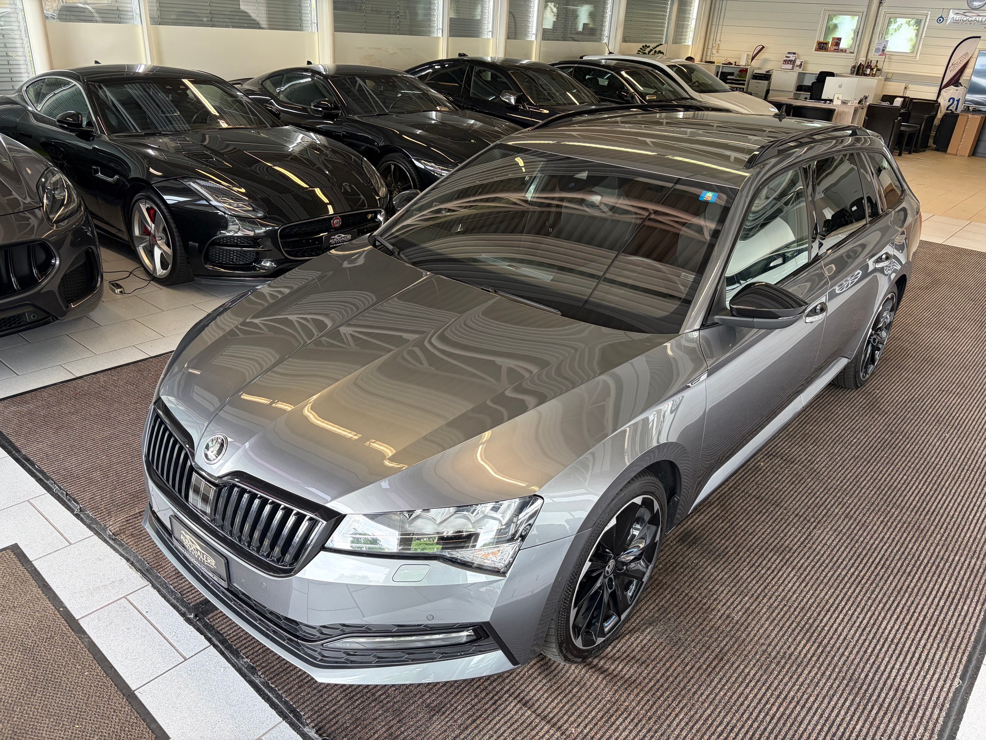 SKODA Superb Combi 2.0 TDi SportLine 4x4 DSG | CH Fzg. | AHK schwenkbar | DCC | Area View | 19" |-image-39