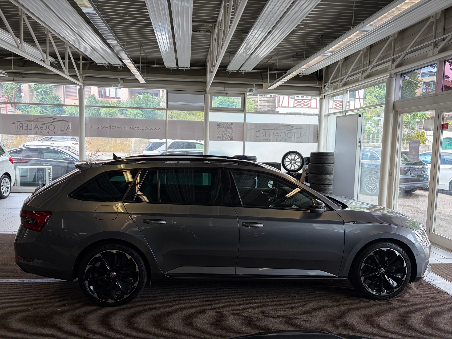 SKODA Superb Combi 2.0 TDi SportLine 4x4 DSG | CH Fzg. | AHK schwenkbar | DCC | Area View | 19" |-image-31
