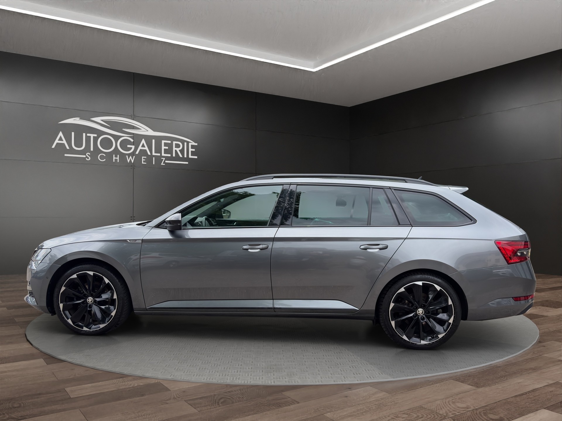 SKODA Superb Combi 2.0 TDi SportLine 4x4 DSG | CH Fzg. | AHK schwenkbar | DCC | Area View | 19" |-showroom-element-1