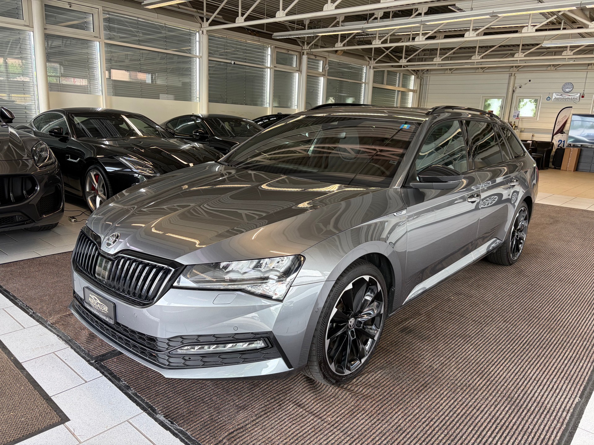 SKODA Superb Combi 2.0 TDi SportLine 4x4 DSG | CH Fzg. | AHK schwenkbar | DCC | Area View | 19" |-image-8
