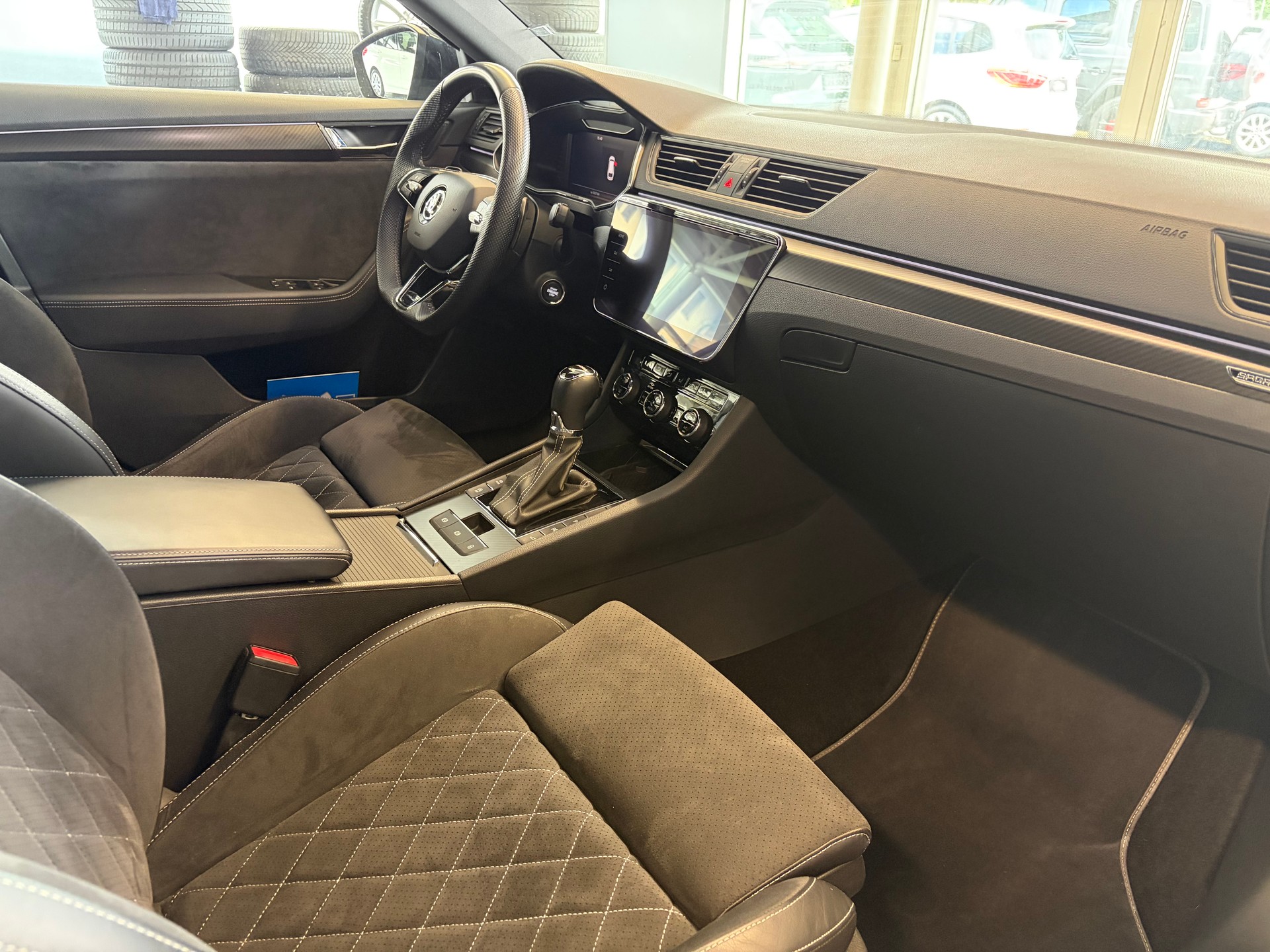 SKODA Superb Combi 2.0 TDi SportLine 4x4 DSG | CH Fzg. | AHK schwenkbar | DCC | Area View | 19" |-image-33