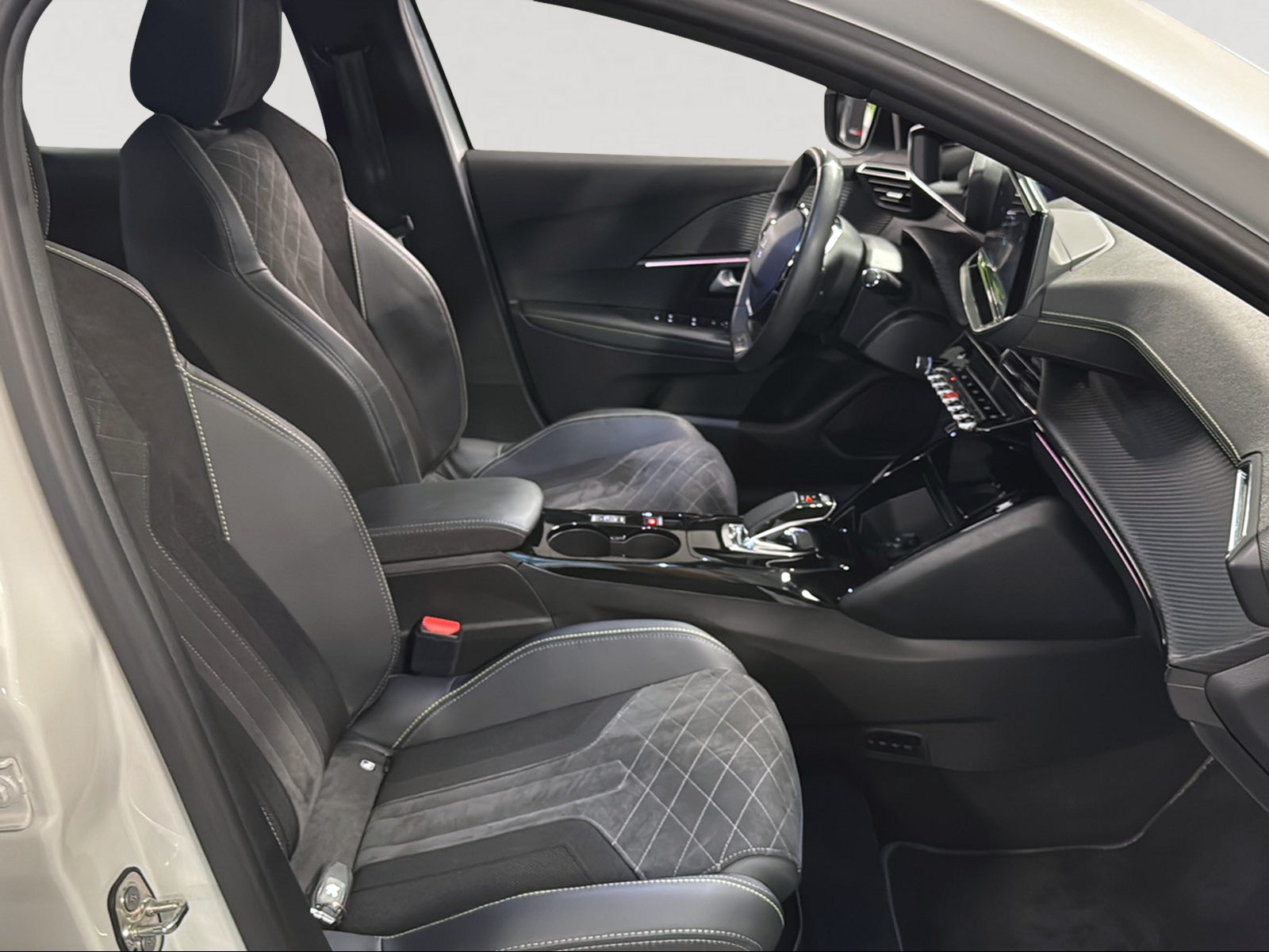 PEUGEOT 208 Elektrik GT Pack-image-30