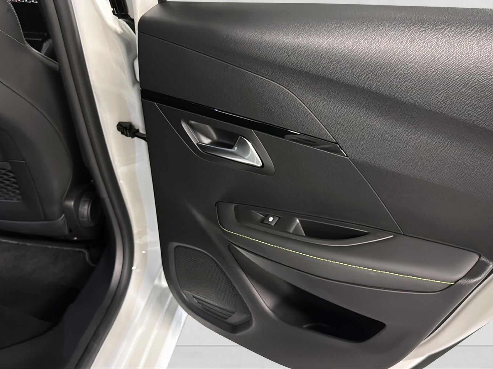 PEUGEOT 208 Elektrik GT Pack-image-22