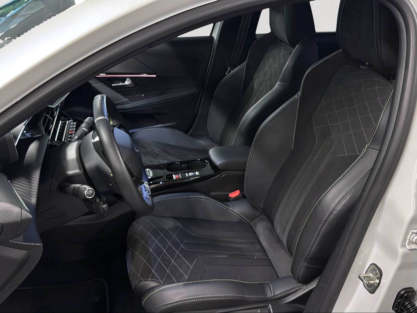 PEUGEOT 208 Elektrik GT Pack-image-28