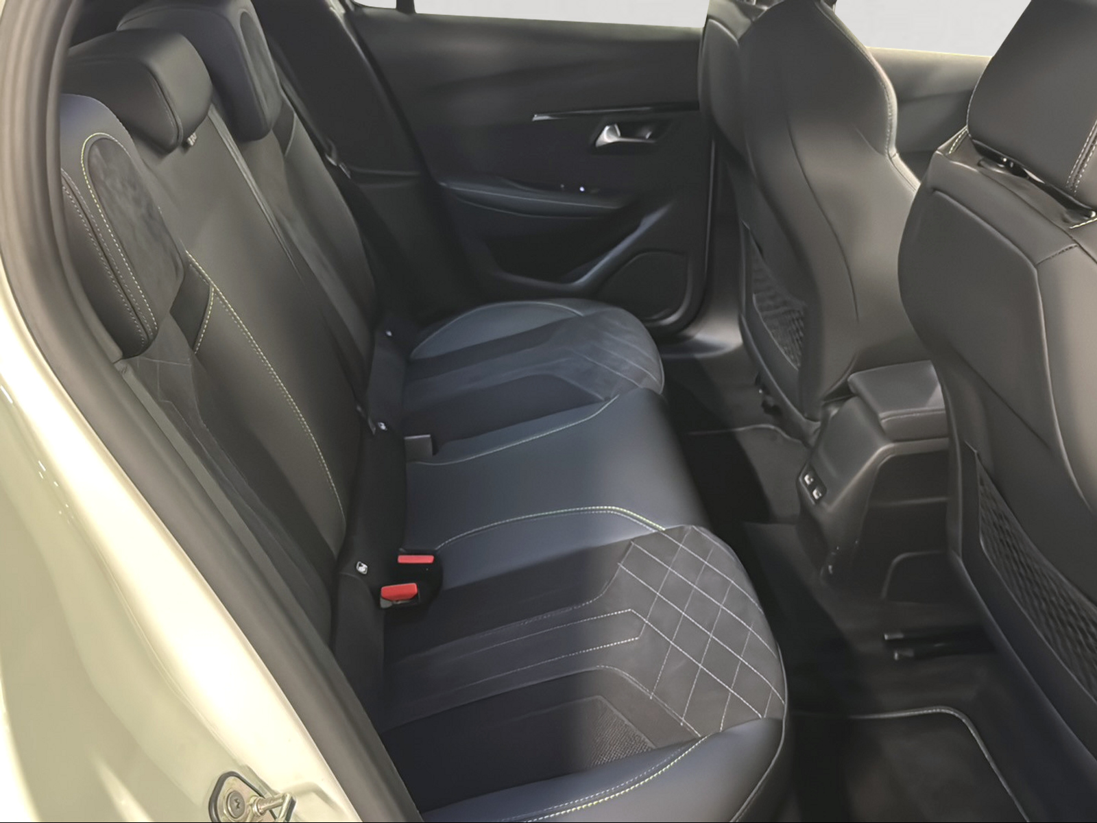 PEUGEOT 208 Elektrik GT Pack-image-24