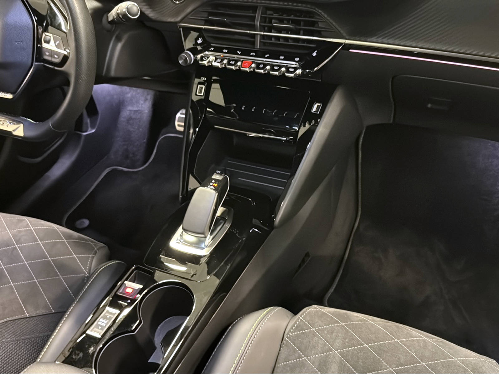 PEUGEOT 208 Elektrik GT Pack-image-27