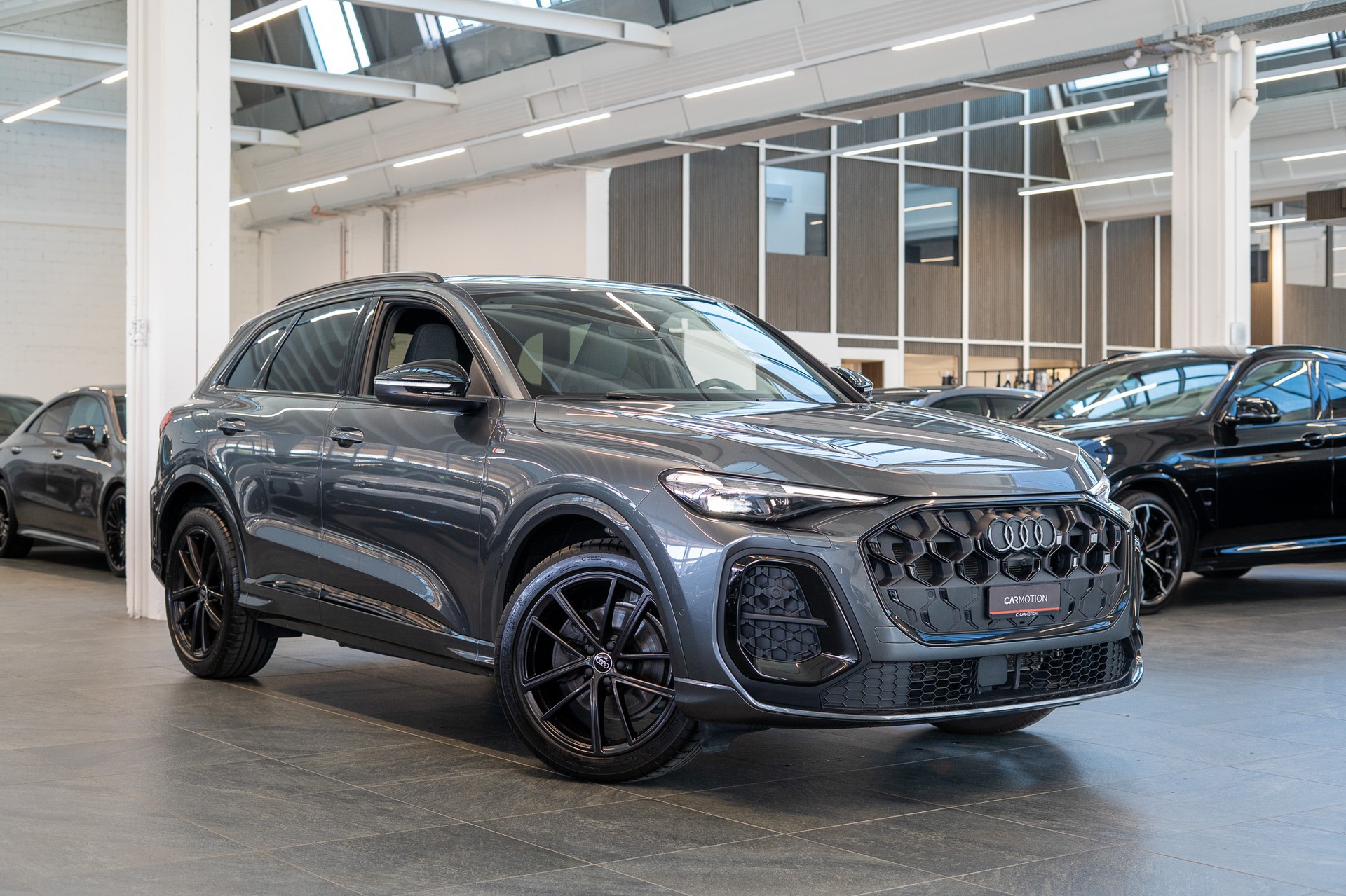 AUDI Q5 TFSI quattro S-Tronic / S-Line / Rückfahrkamera / el.Heckklappe-showroom-element-2