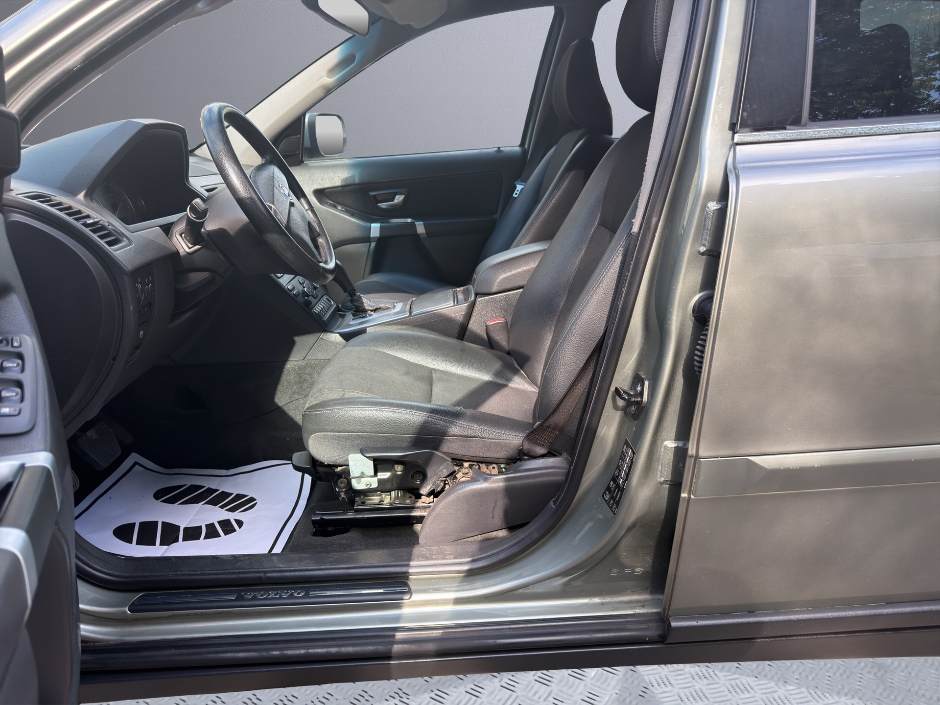 VOLVO XC90 D5 AWD Kinetic-image-10