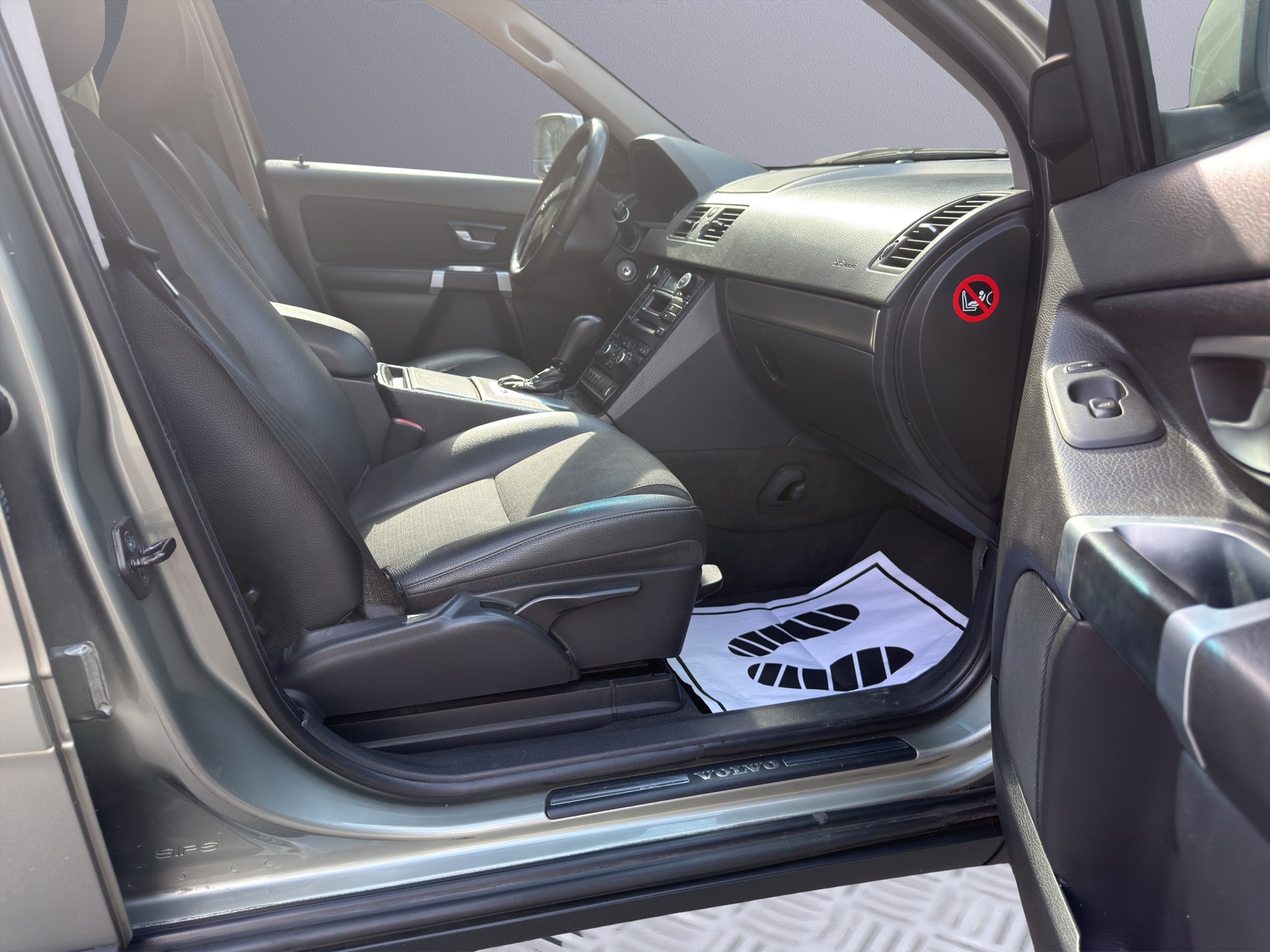 VOLVO XC90 D5 AWD Kinetic-image-12