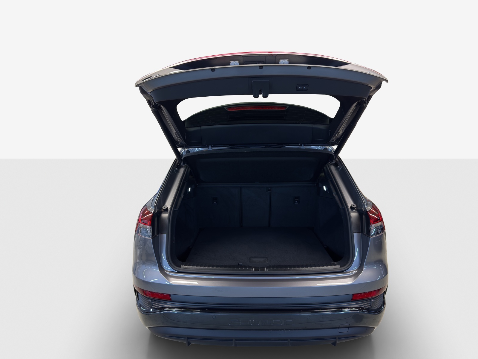 AUDI Q4 e-tron 45 Edition Swiss Ski quattro-image-12