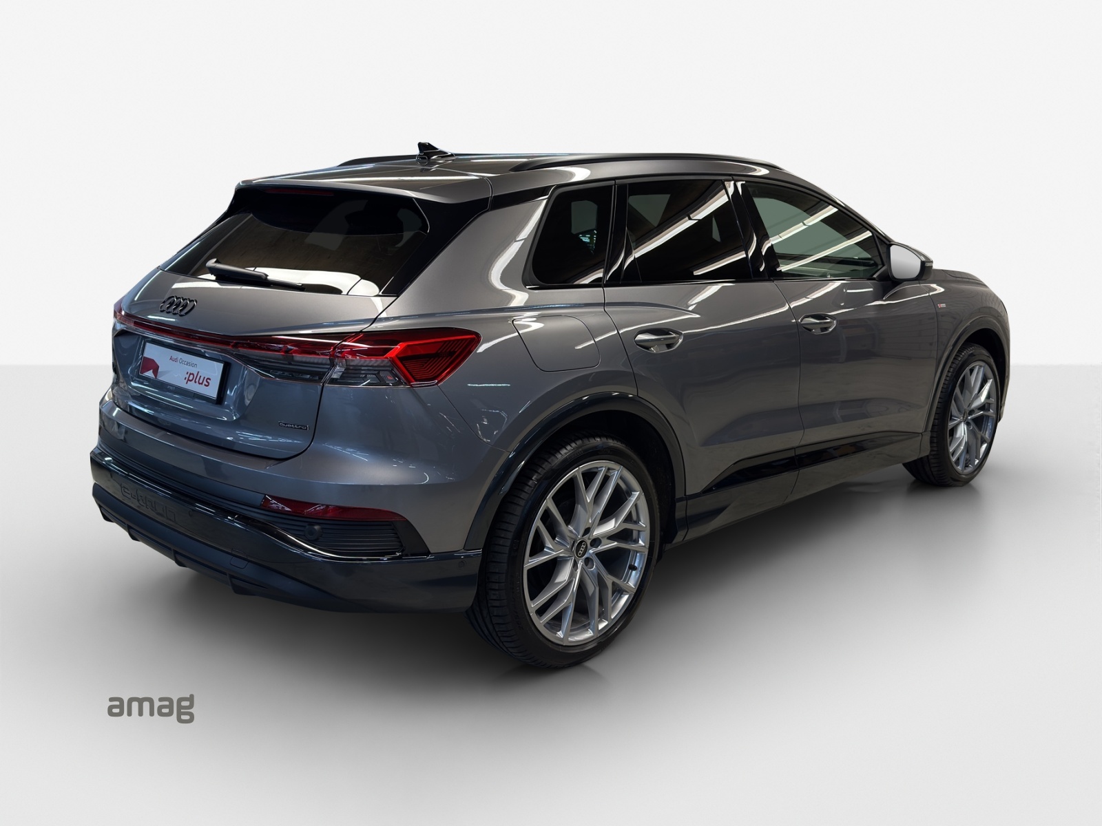 AUDI Q4 e-tron 45 Edition Swiss Ski quattro-image-4