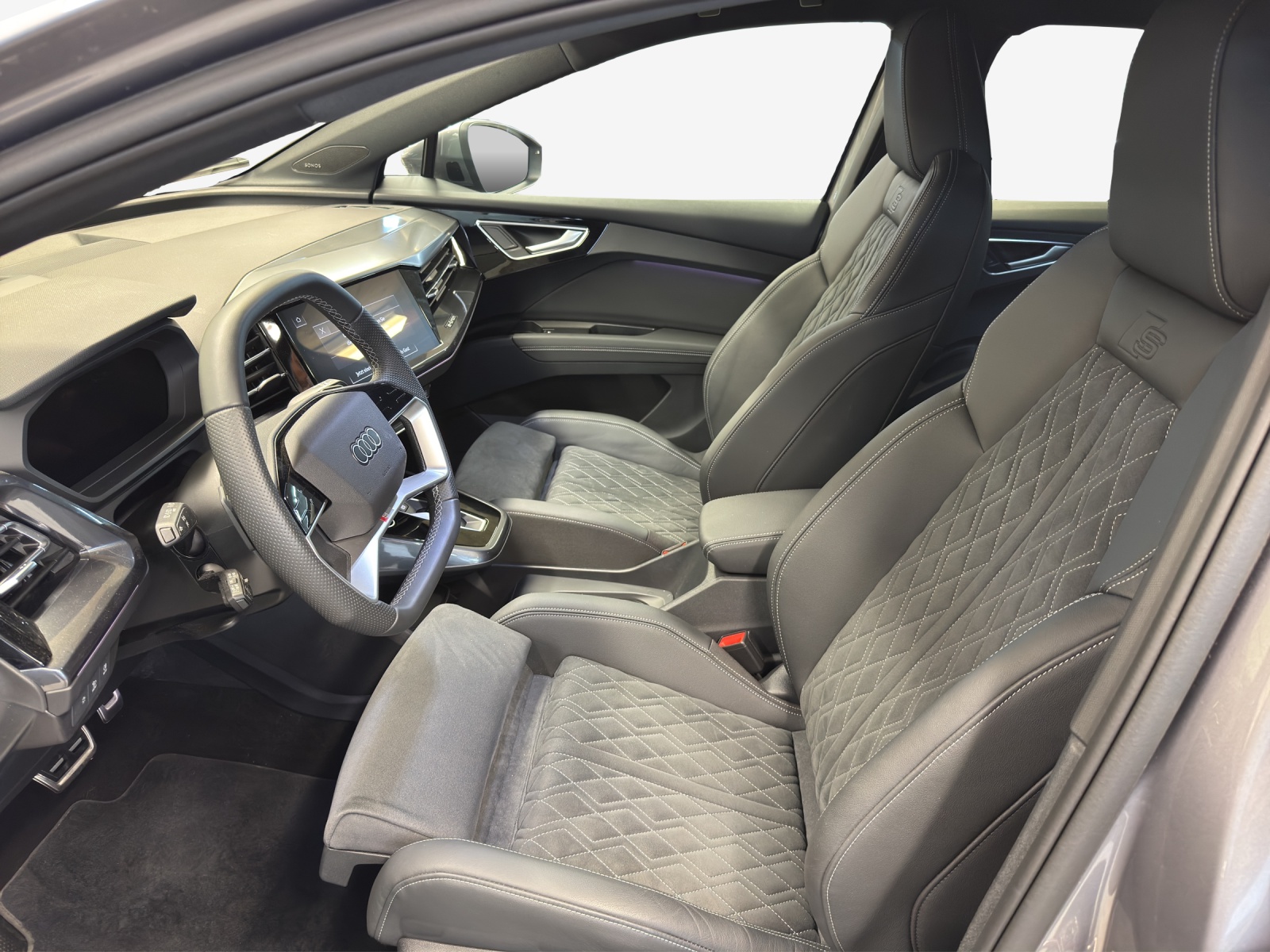 AUDI Q4 e-tron 45 Edition Swiss Ski quattro-image-7