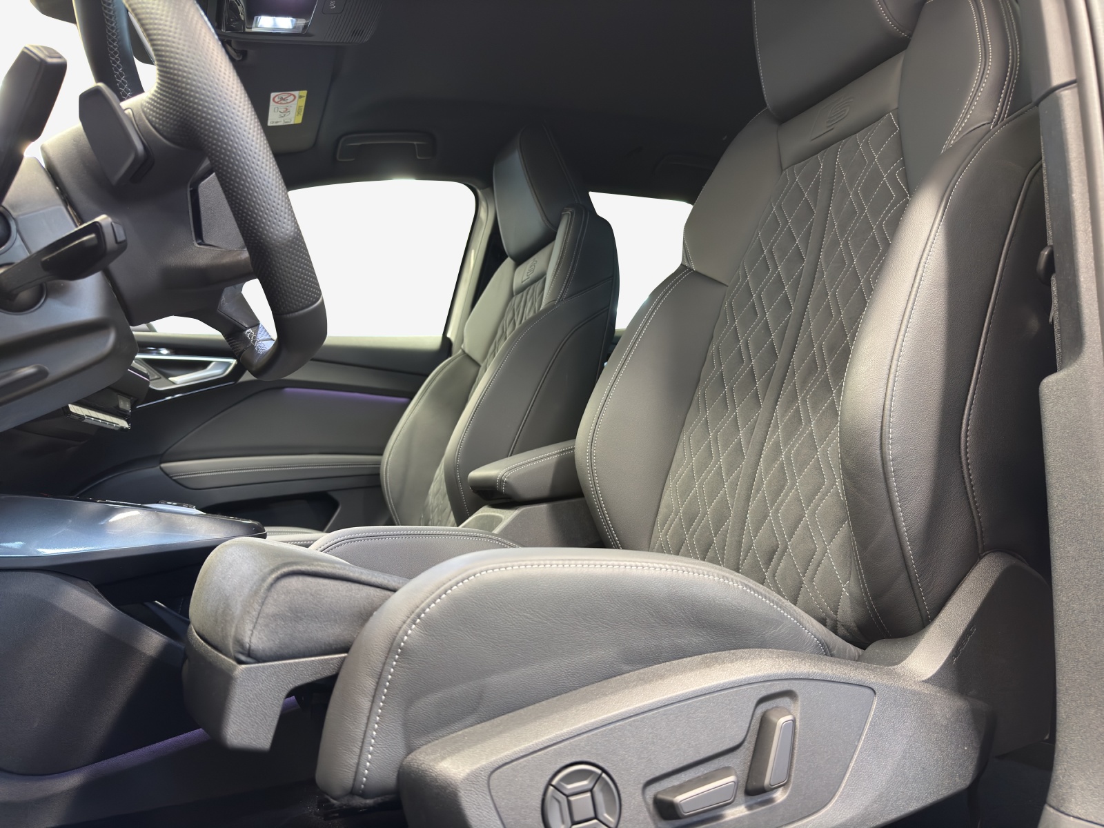 AUDI Q4 e-tron 45 Edition Swiss Ski quattro-image-14