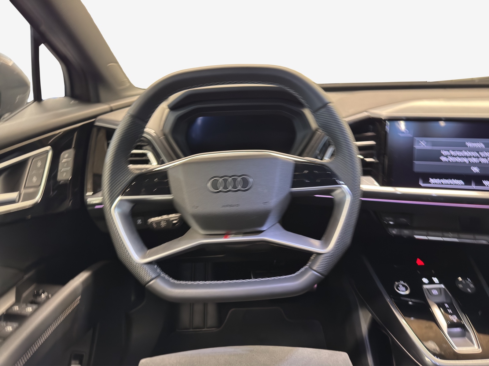 AUDI Q4 e-tron 45 Edition Swiss Ski quattro-image-9
