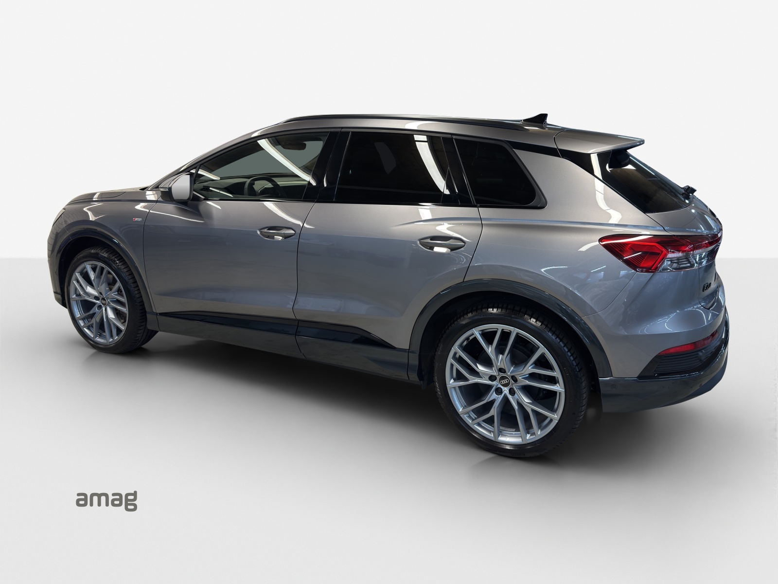 AUDI Q4 e-tron 45 Edition Swiss Ski quattro-showroom-element-2