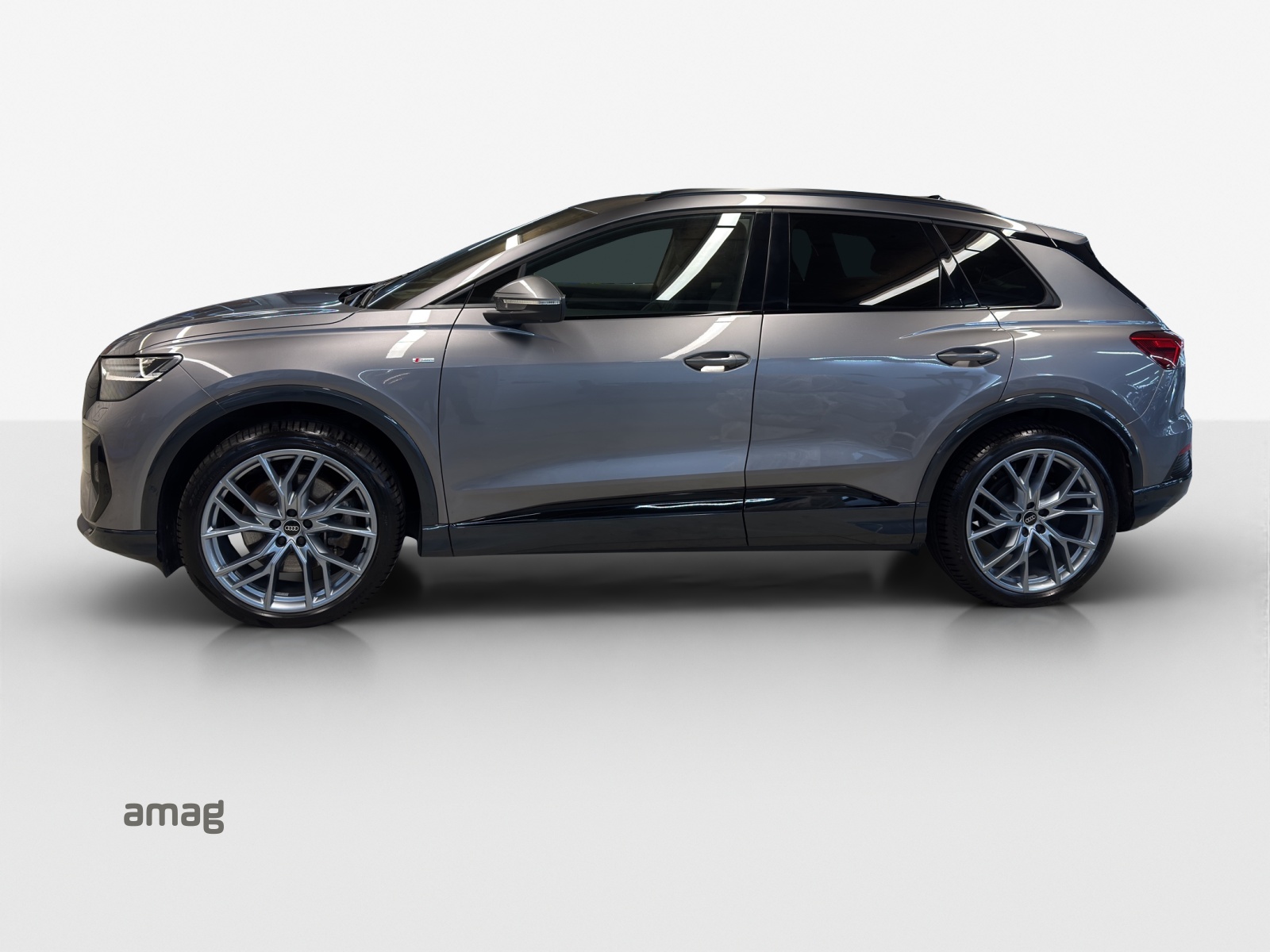 AUDI Q4 e-tron 45 Edition Swiss Ski quattro-showroom-element-1