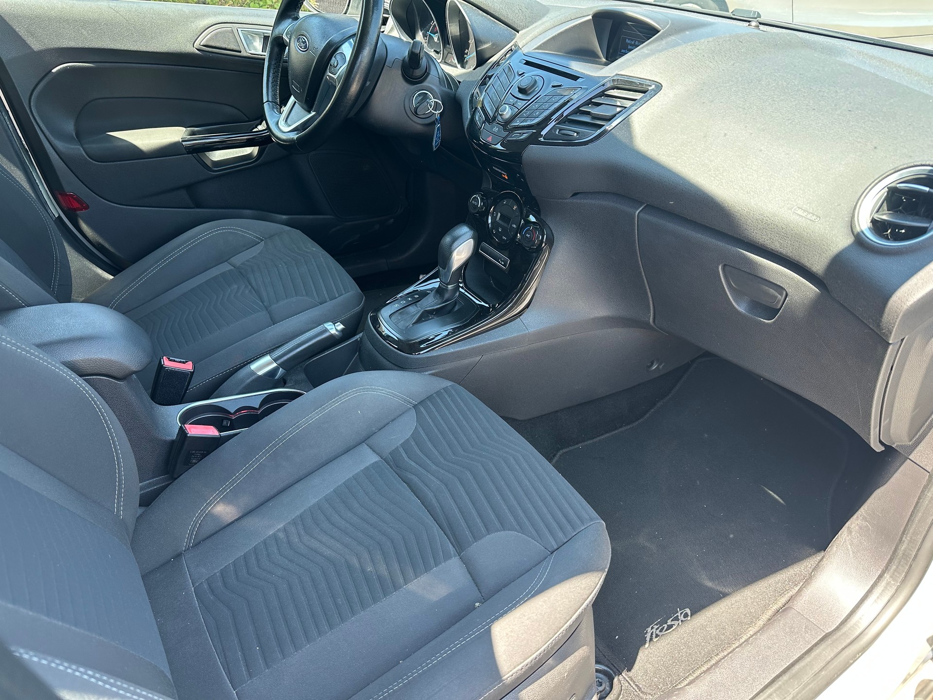 FORD Fiesta 1.6 Ti-VCT Titanium PowerShift-image-8