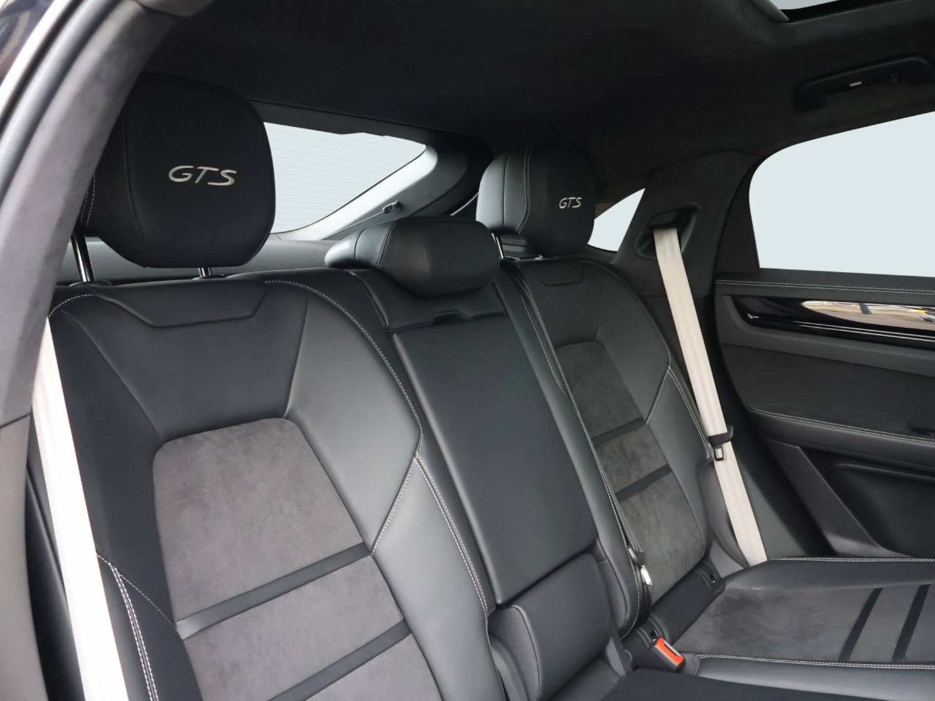 PORSCHE Cayenne GTS Coupé-image-15