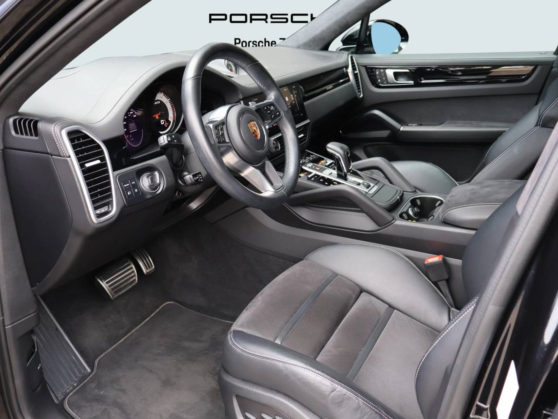 PORSCHE Cayenne GTS Coupé-showroom-element-3