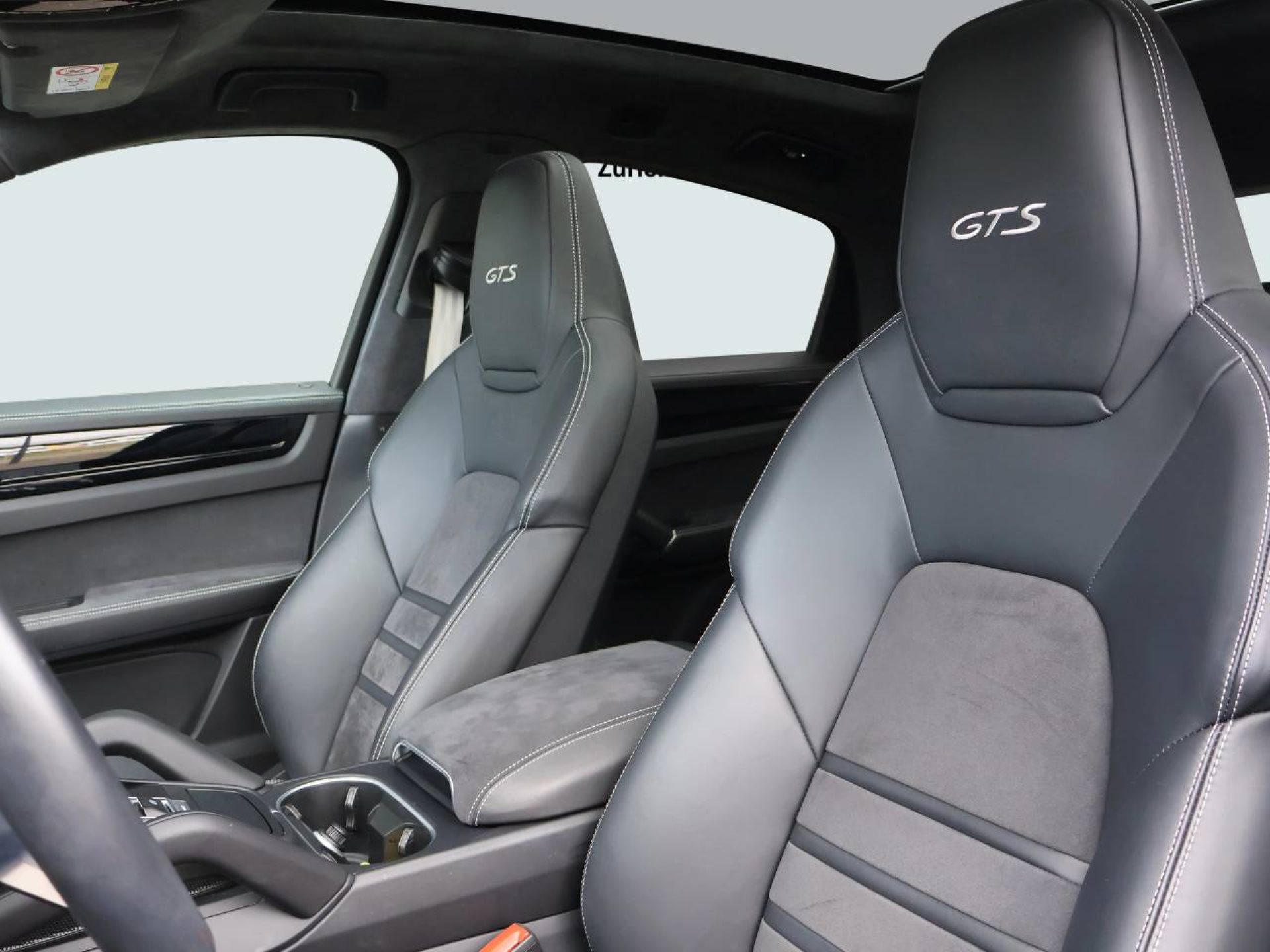 PORSCHE Cayenne GTS Coupé-image-4