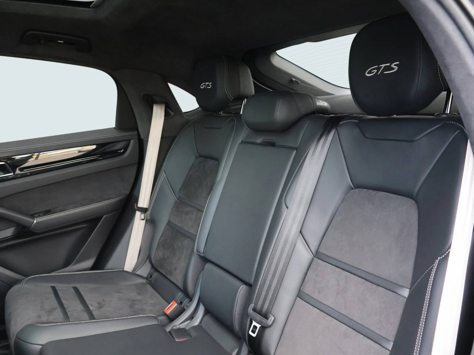 PORSCHE Cayenne GTS Coupé-image-17