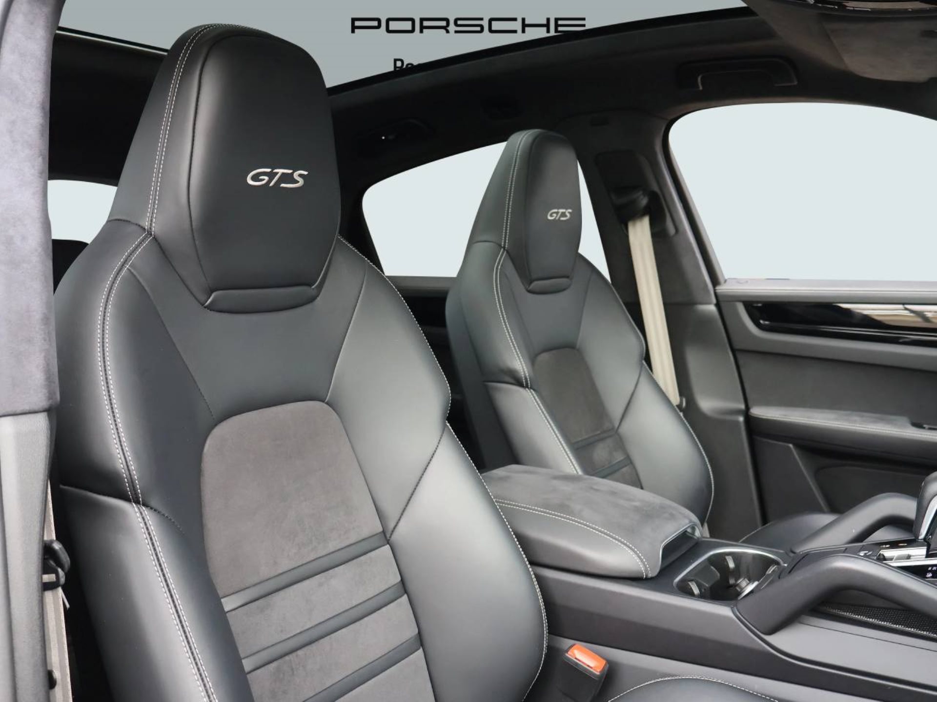 PORSCHE Cayenne GTS Coupé-image-14