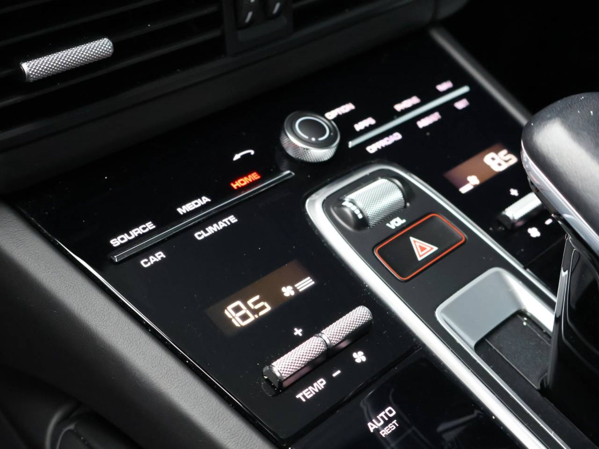PORSCHE Cayenne GTS Coupé-image-25