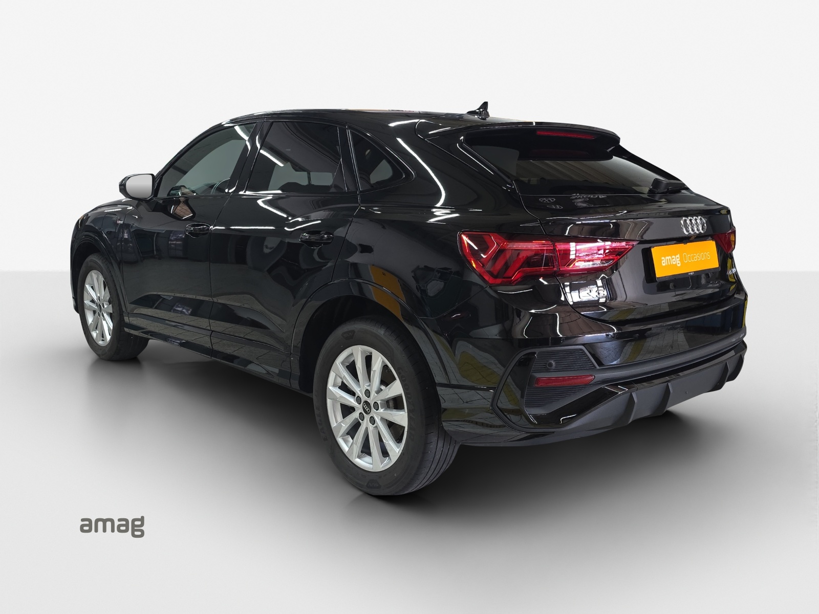 AUDI Q3 Sportback 45 TFSI e S line S-tronic-showroom-element-2