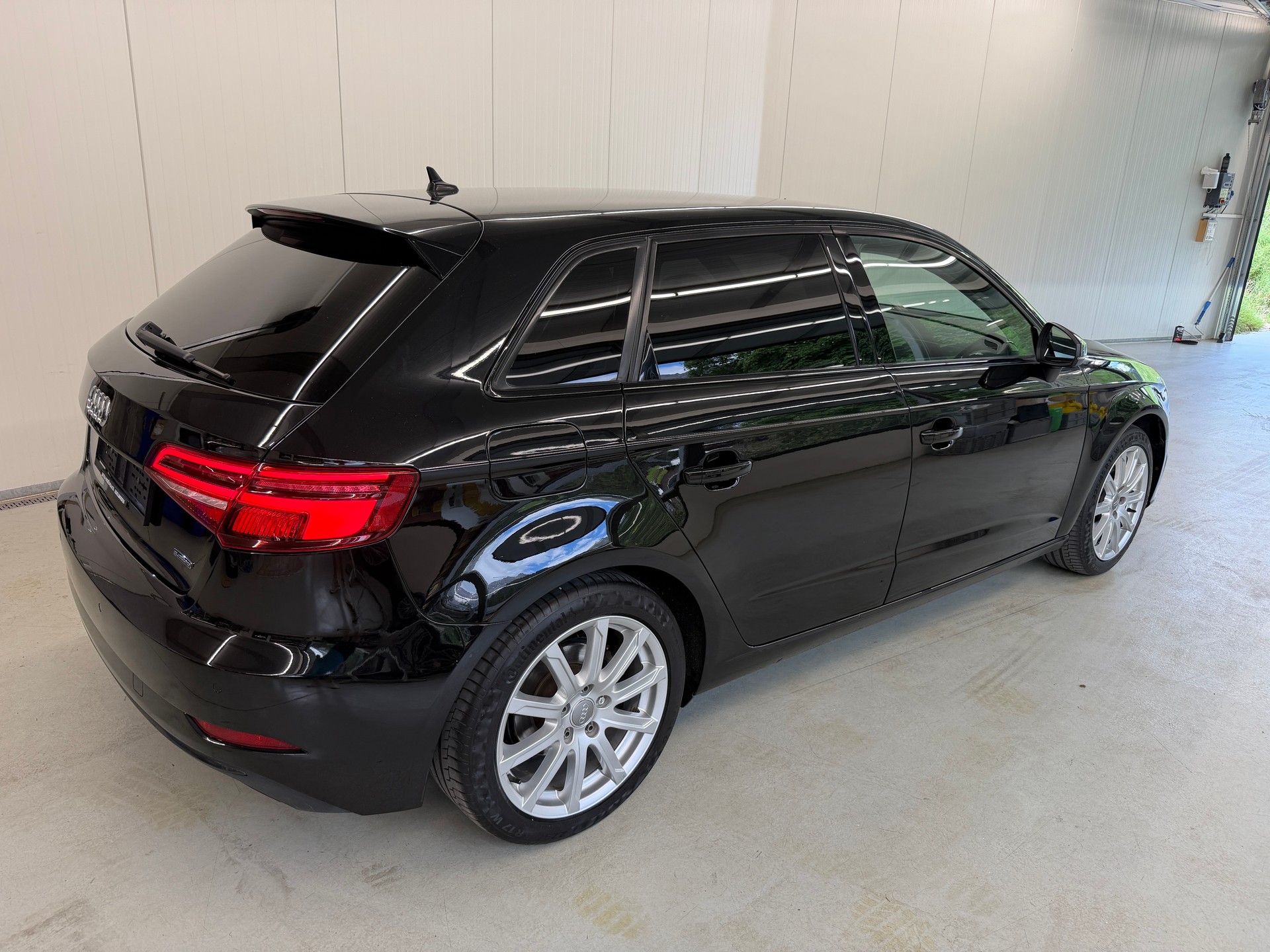 AUDI A3 Sportback 2.0 TFSI Sport quattro S-tronic-image-2