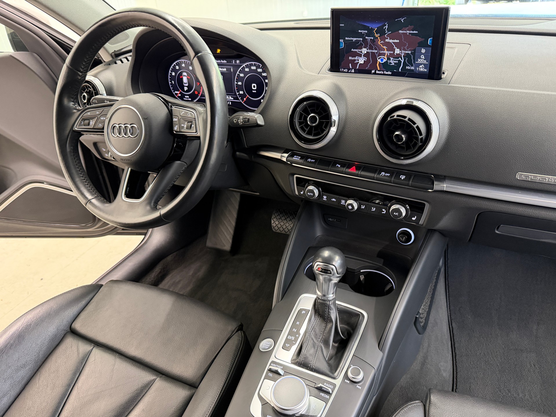 AUDI A3 Sportback 2.0 TFSI Sport quattro S-tronic-image-18