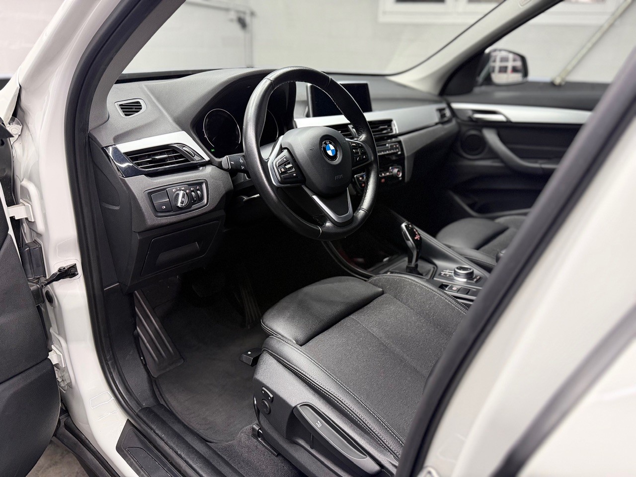 BMW X1 xDrive 18d | Rückfahrkamera | PDC | Leder-image-12
