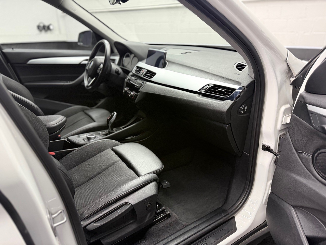BMW X1 xDrive 18d | Rückfahrkamera | PDC | Leder-image-18
