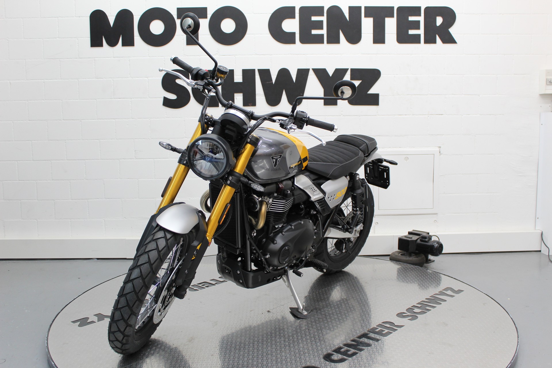 TRIUMPH Scrambler 900-showroom-element-3