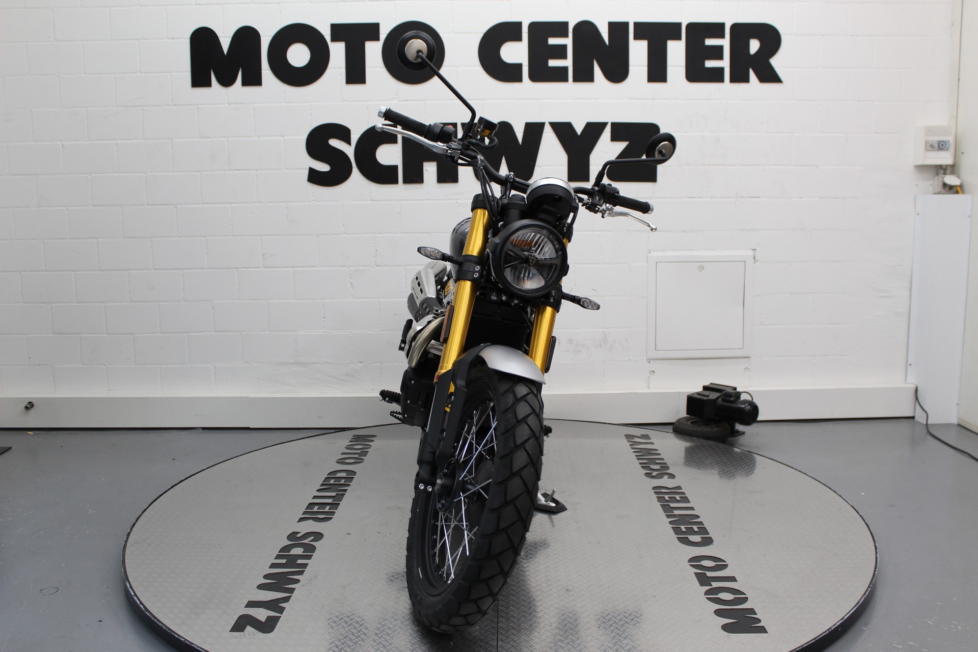 TRIUMPH Scrambler 900-showroom-element-2
