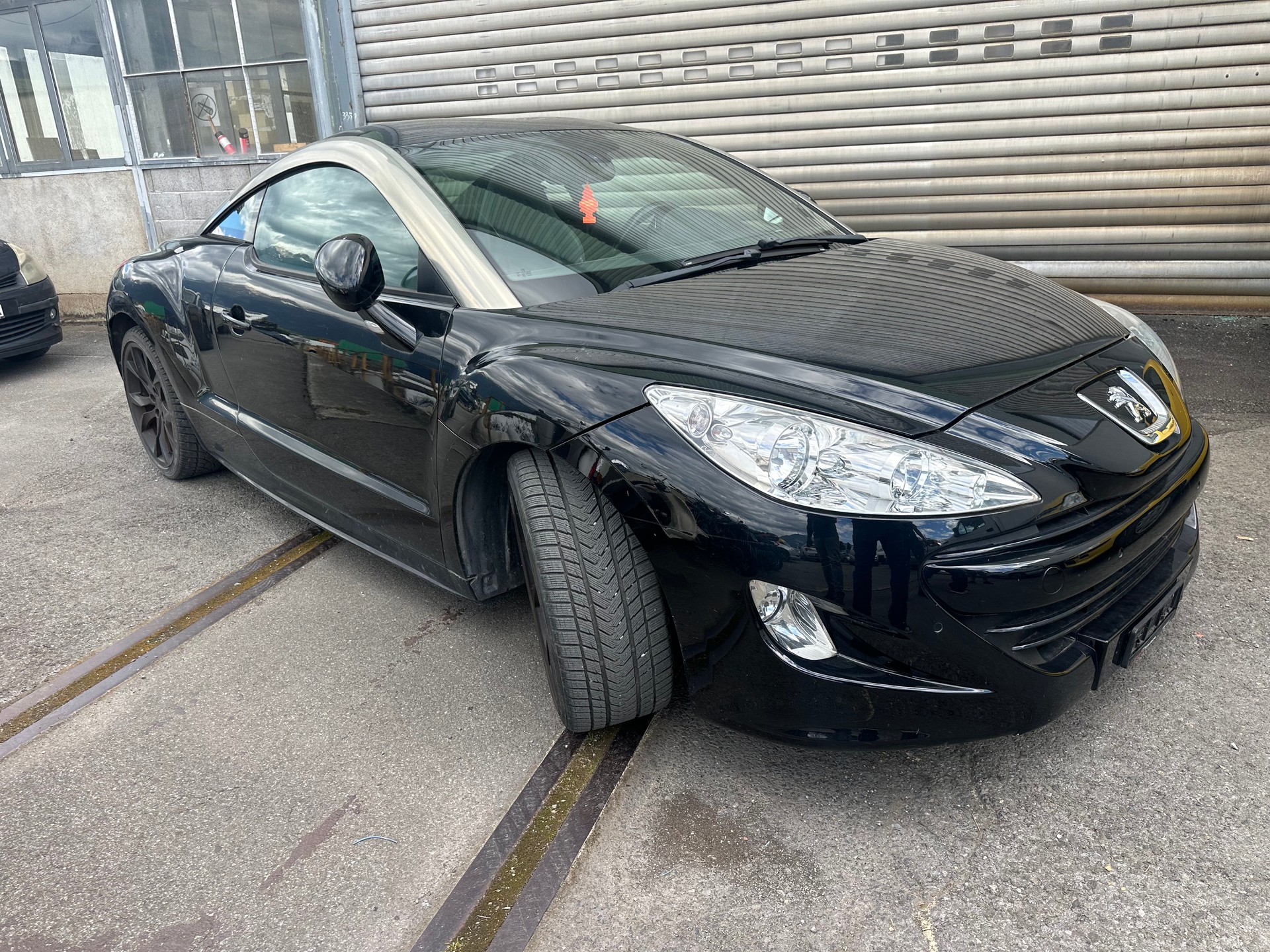 PEUGEOT RCZ 1.6 Turbo Black Yearling-image-1