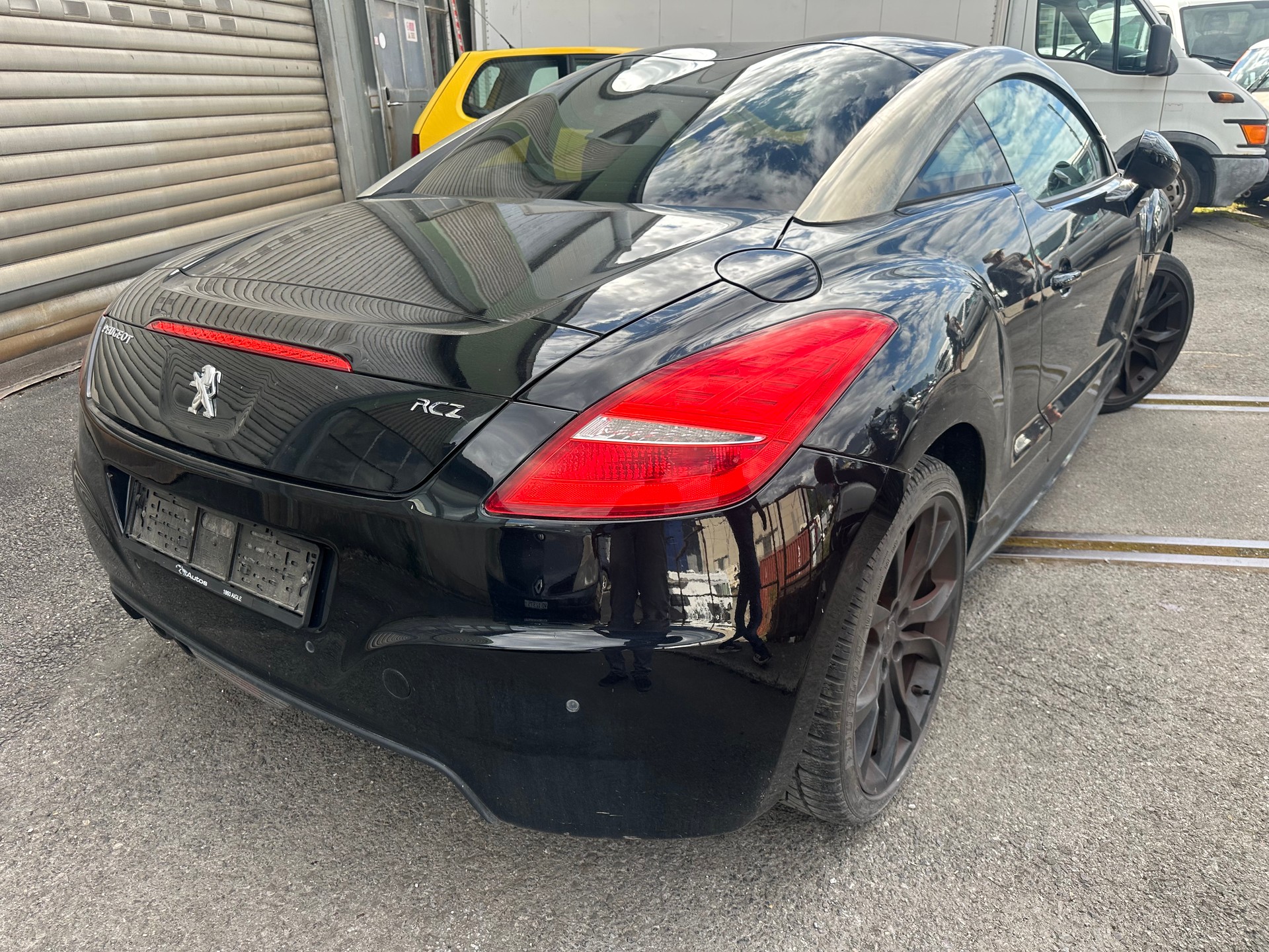 PEUGEOT RCZ 1.6 Turbo Black Yearling-image-2