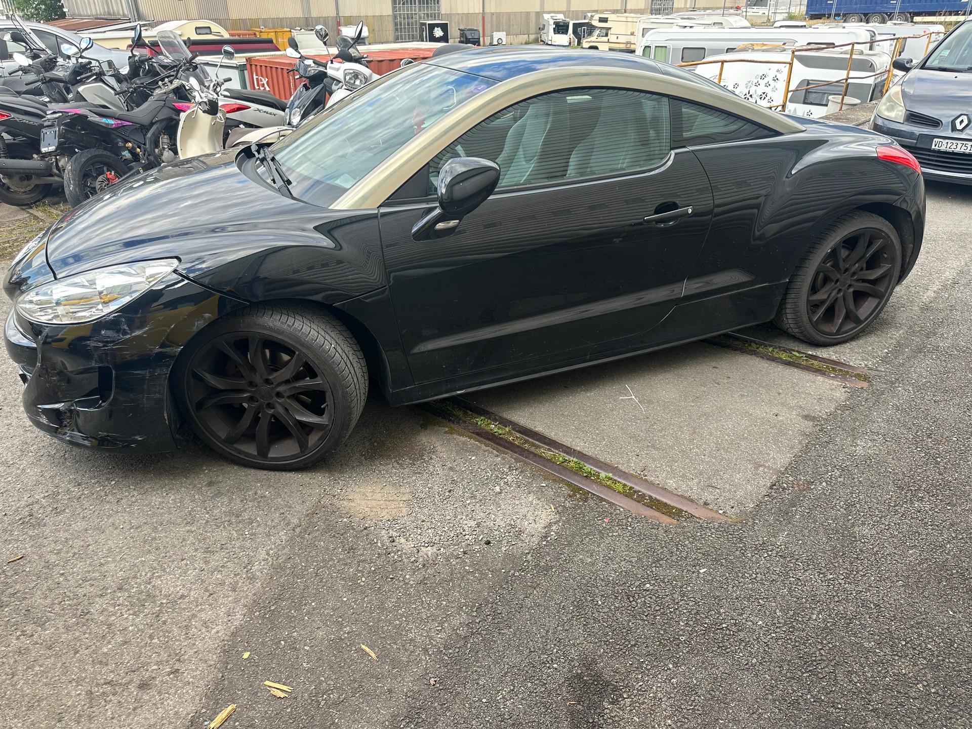 PEUGEOT RCZ 1.6 Turbo Black Yearling-image-4