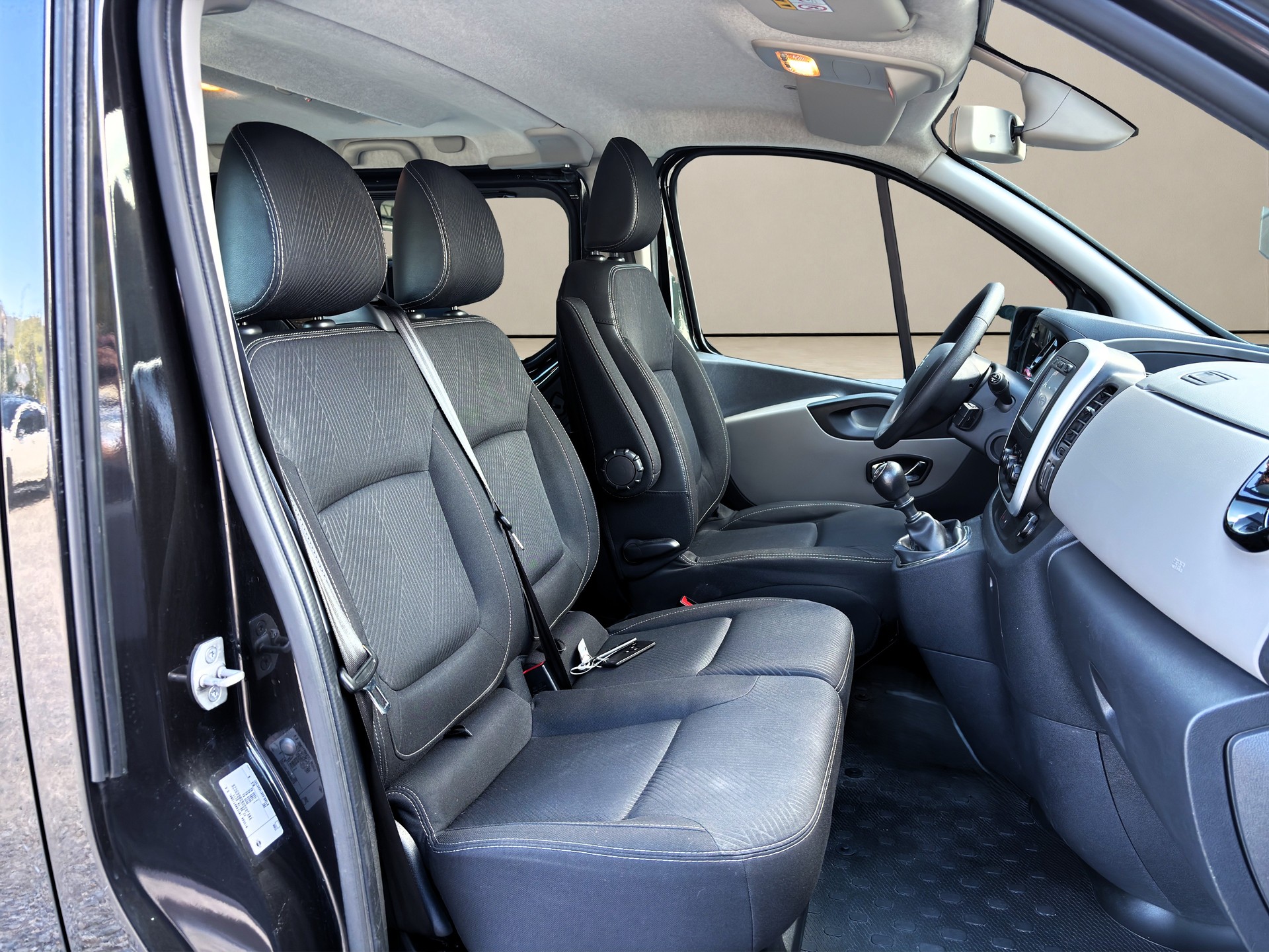NISSAN NV300 dCi 145 2.9 L2H1 Comfort❗9 Sitzplätze❗✅CH-Fahrzeug & TOP-AUSSTATTUNG✅-image-9