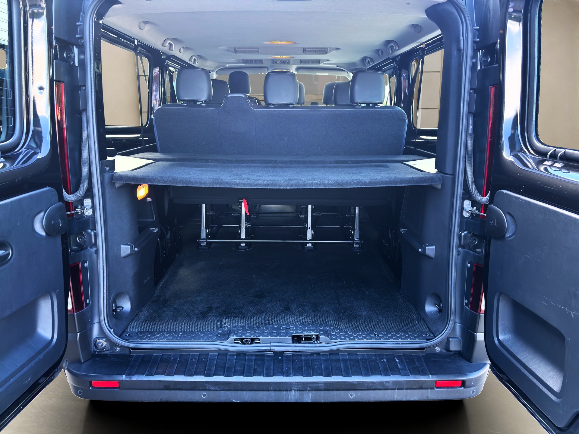 NISSAN NV300 dCi 145 2.9 L2H1 Comfort❗9 Sitzplätze❗✅CH-Fahrzeug & TOP-AUSSTATTUNG✅-image-14
