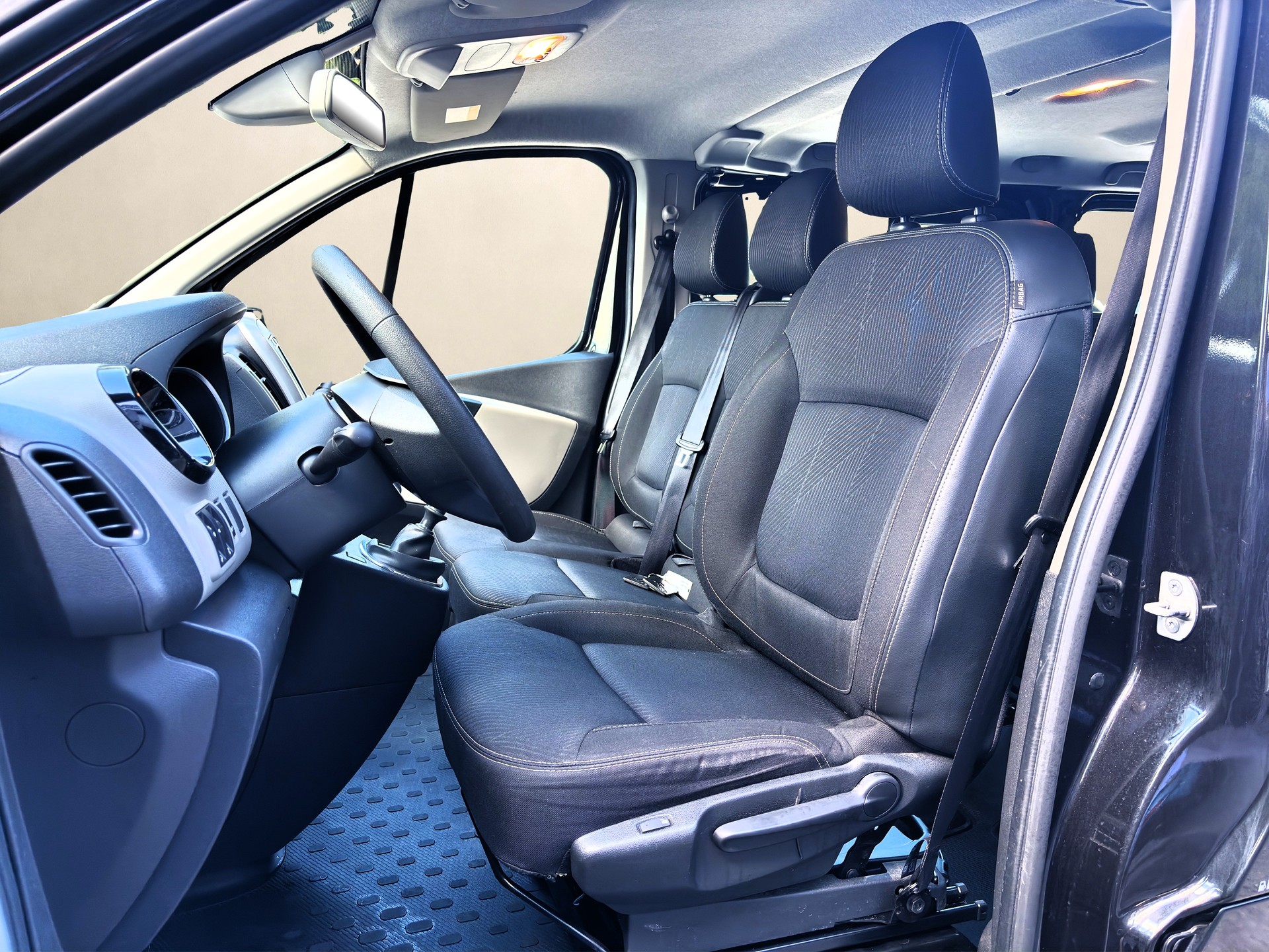 NISSAN NV300 dCi 145 2.9 L2H1 Comfort❗9 Sitzplätze❗✅CH-Fahrzeug & TOP-AUSSTATTUNG✅-image-8