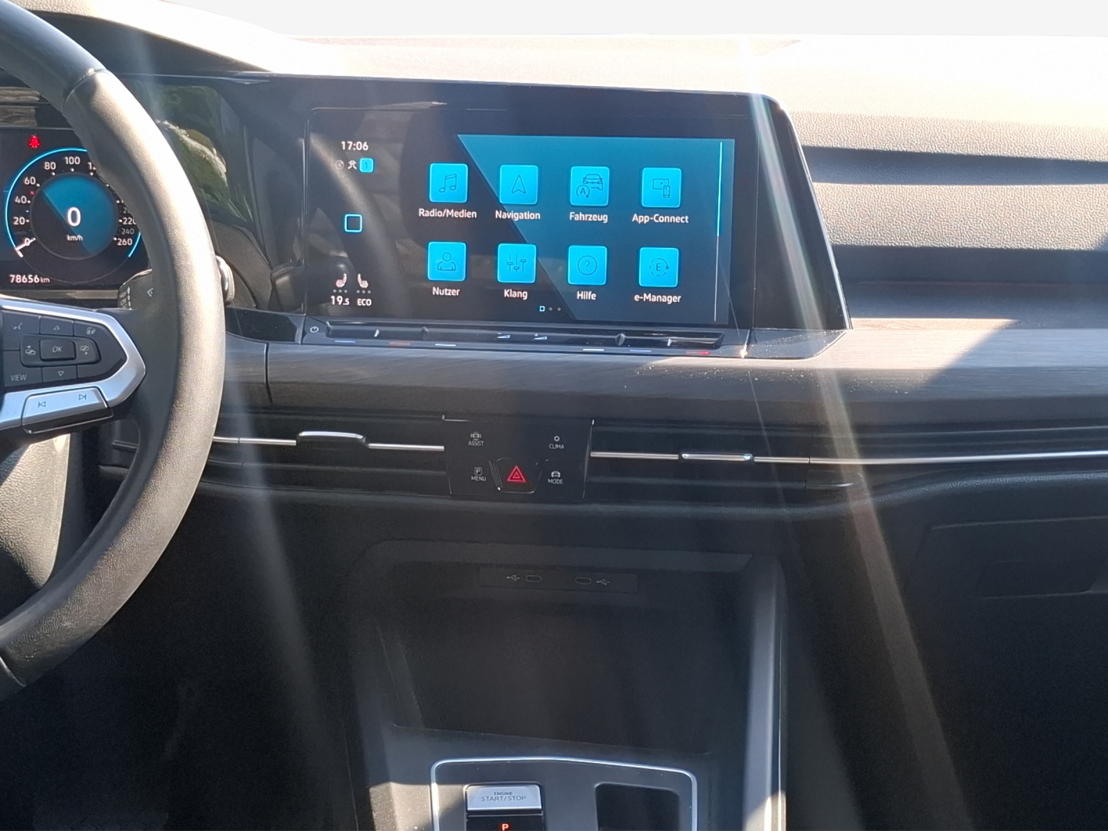 VW Golf 1.4 TSI PHEV Style-image-10