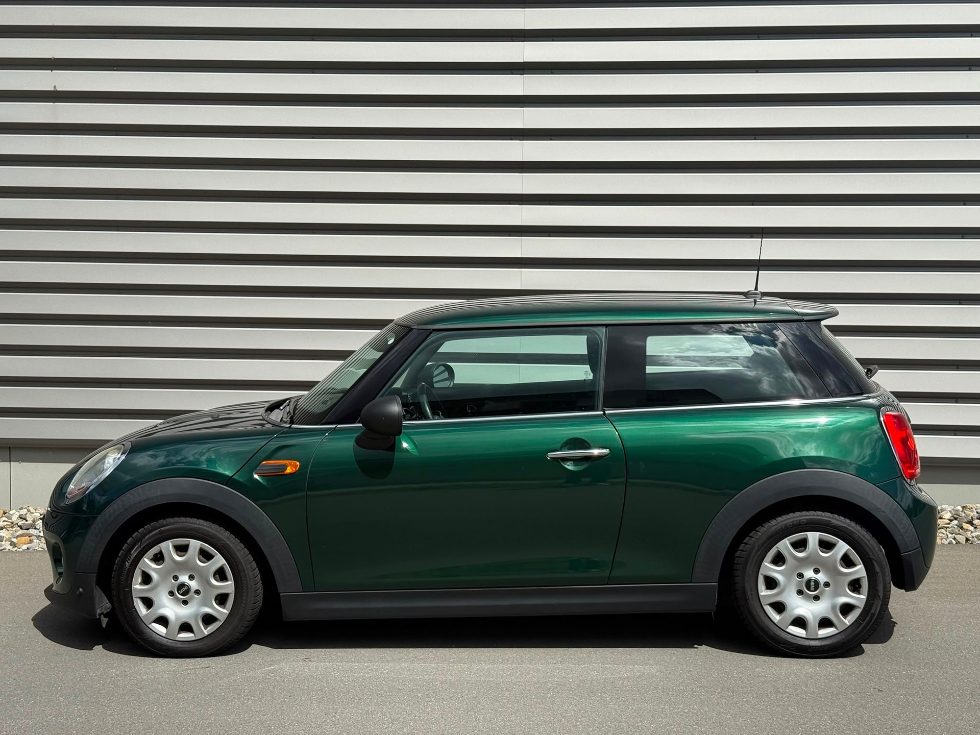 MINI One-image-2