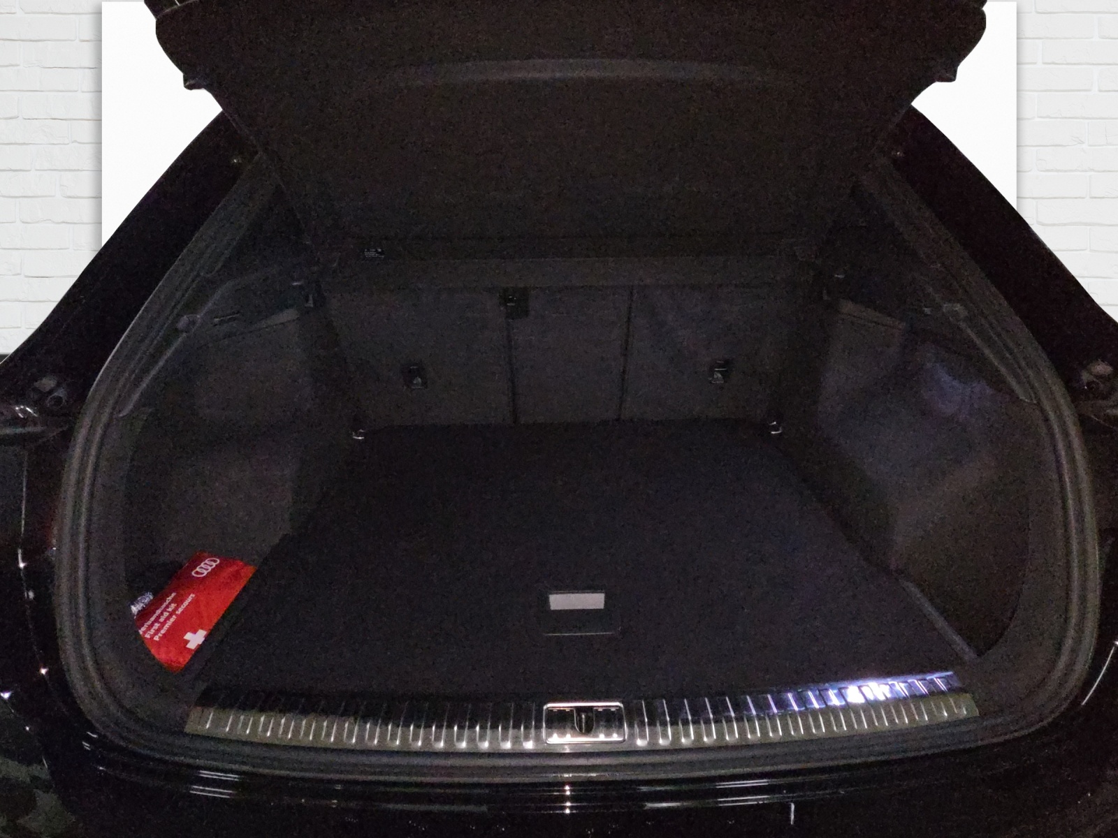 AUDI Q3 45 TFSI S line quattro S-tronic-image-8