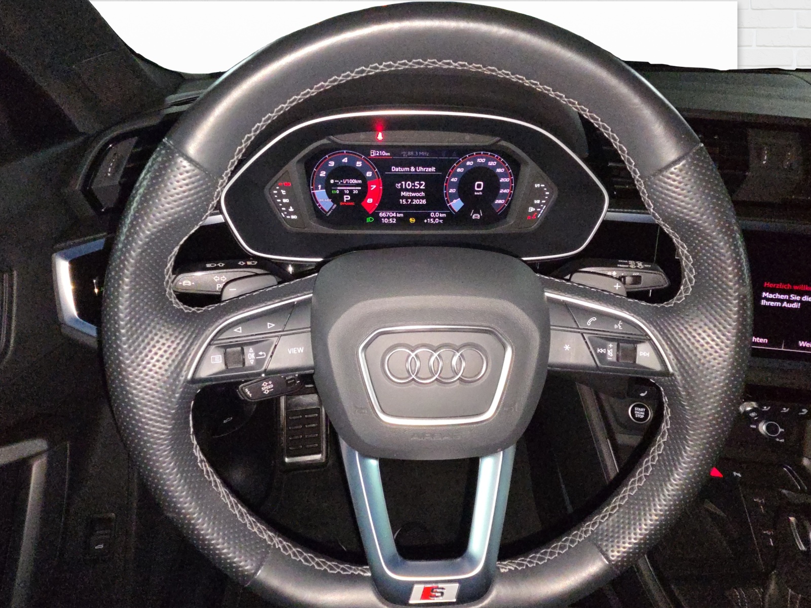 AUDI Q3 45 TFSI S line quattro S-tronic-image-5