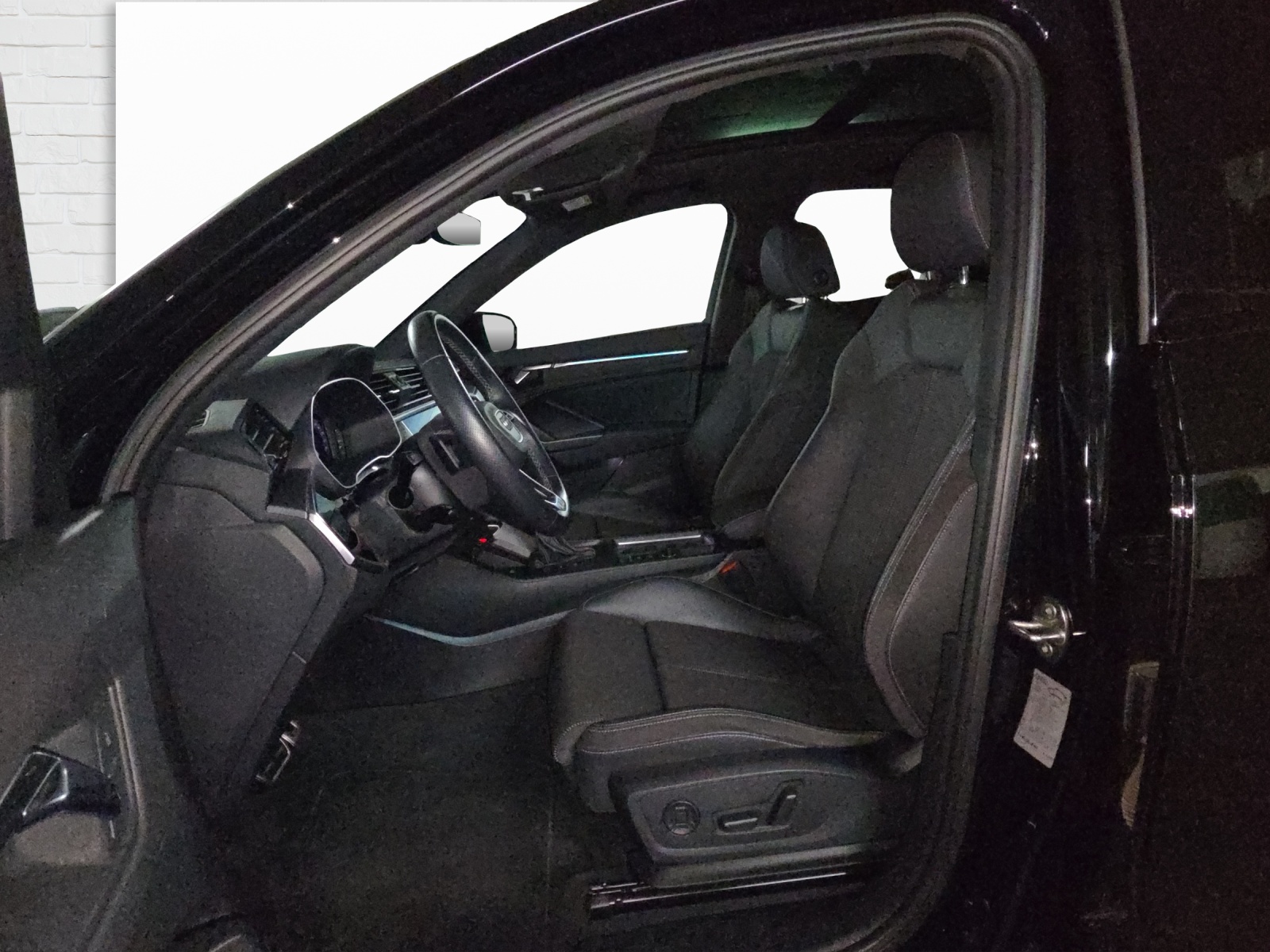 AUDI Q3 45 TFSI S line quattro S-tronic-image-4